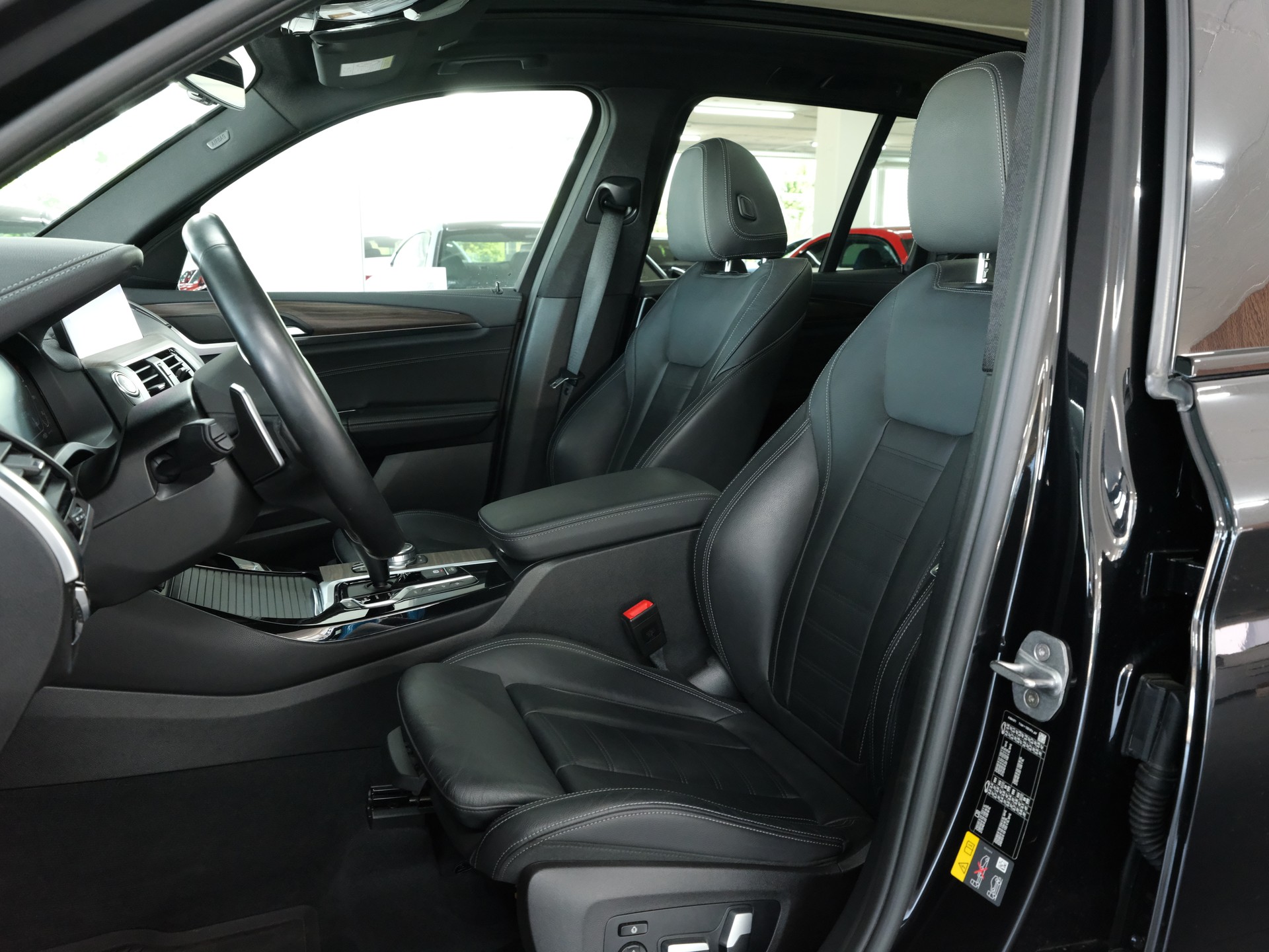 BMW X3 xDrive 30e Luxury Line *Panorama* *Anhängerkupplung* *360 Kamera*-image-12