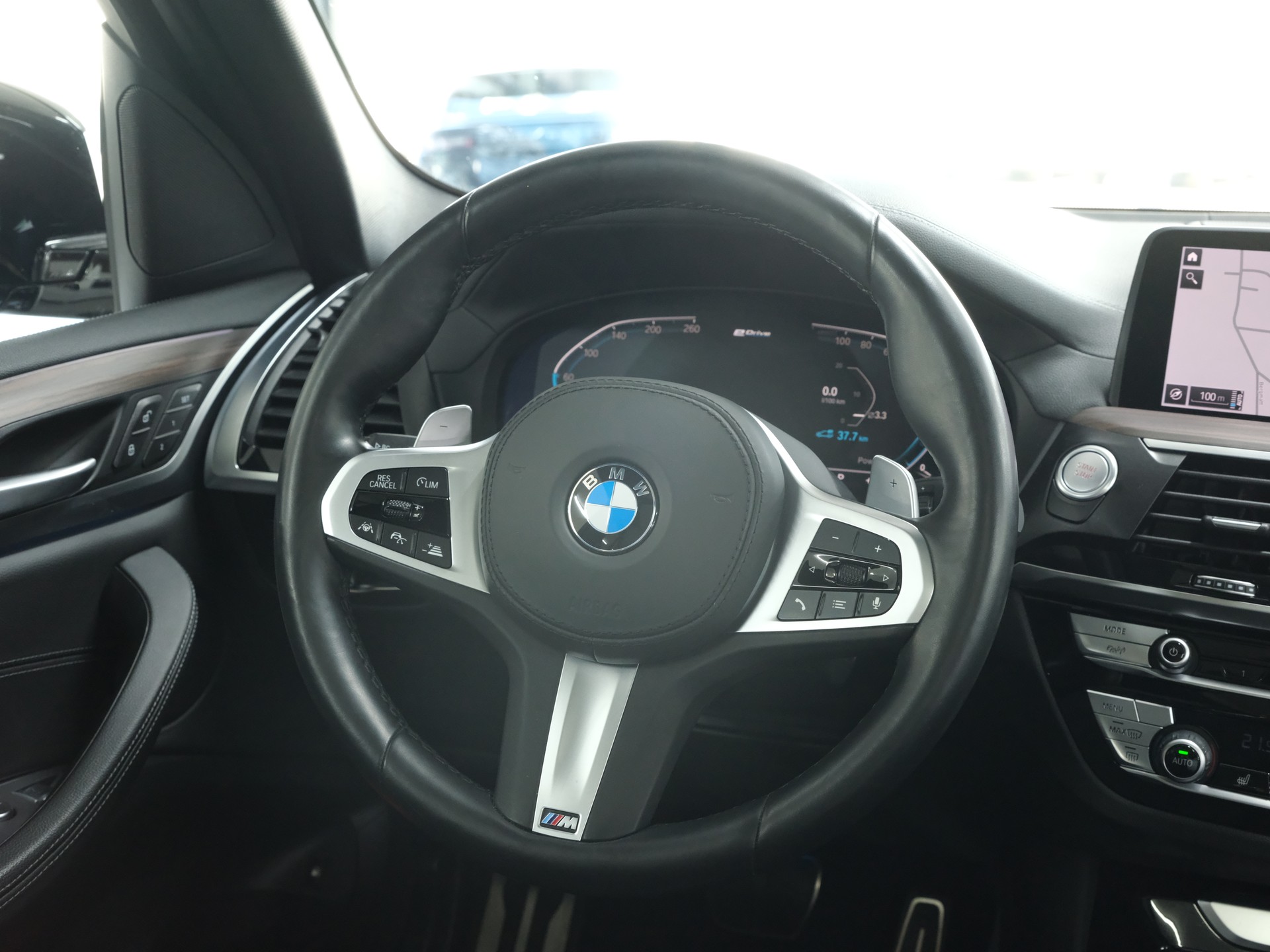 BMW X3 xDrive 30e Luxury Line *Panorama* *Anhängerkupplung* *360 Kamera*-image-26