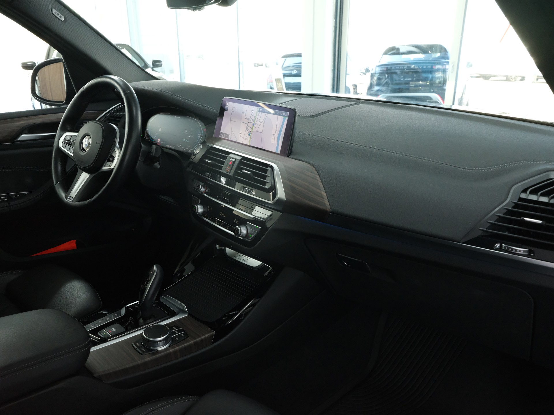 BMW X3 xDrive 30e Luxury Line *Panorama* *Anhängerkupplung* *360 Kamera*-image-20