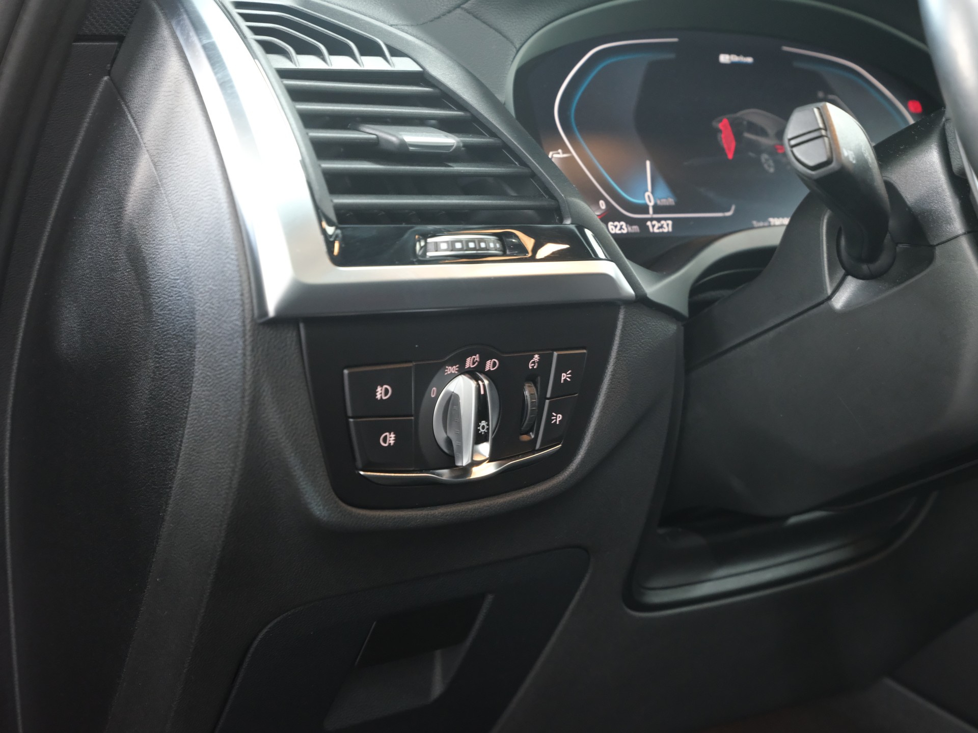 BMW X3 xDrive 30e Luxury Line *Panorama* *Anhängerkupplung* *360 Kamera*-image-19