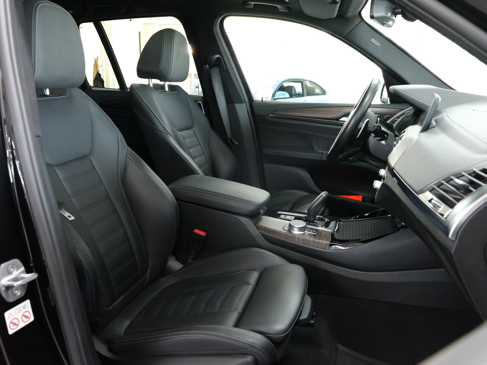BMW X3 xDrive 30e Luxury Line *Panorama* *Anhängerkupplung* *360 Kamera*-image-21