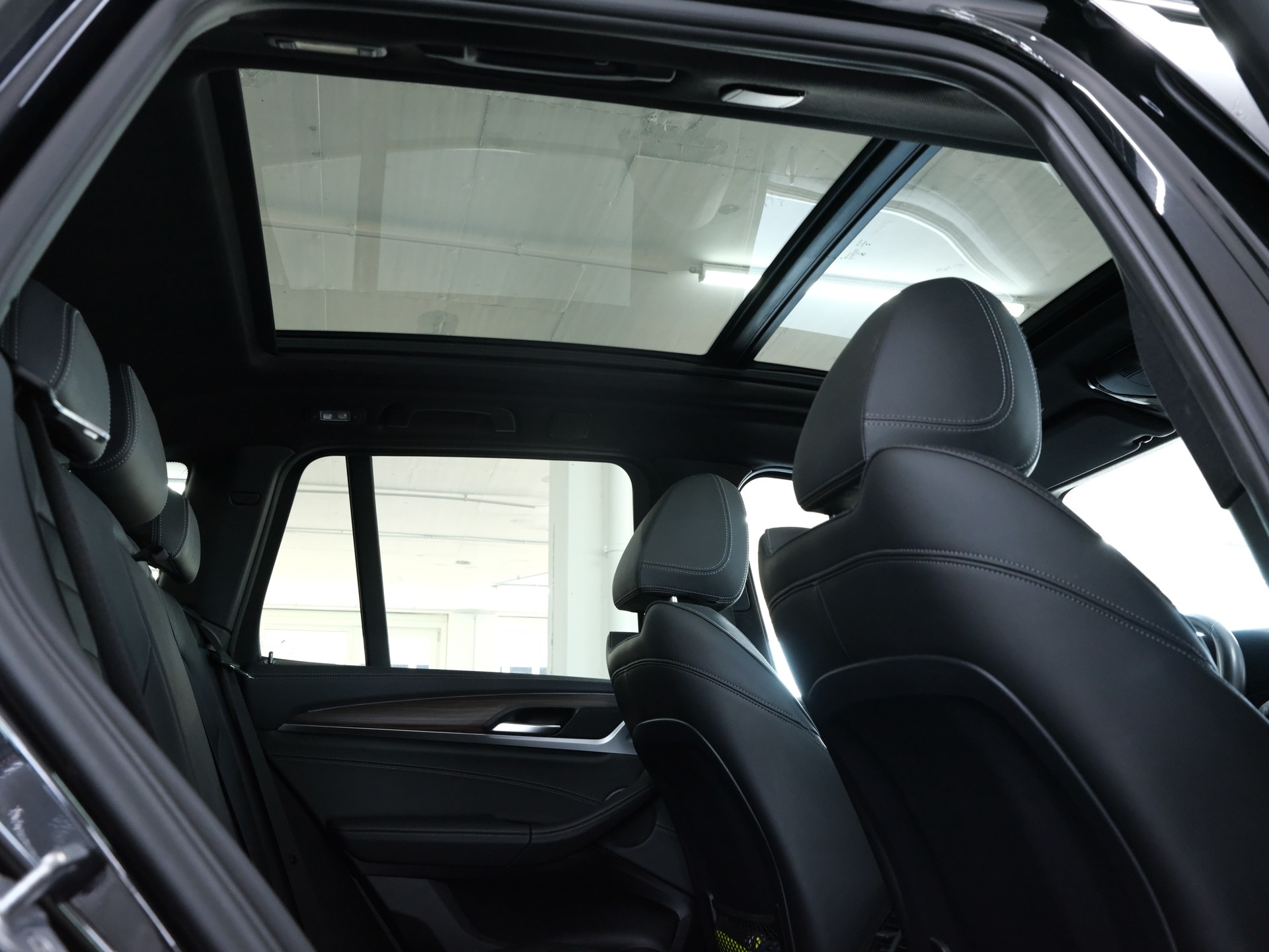 BMW X3 xDrive 30e Luxury Line *Panorama* *Anhängerkupplung* *360 Kamera*-image-23