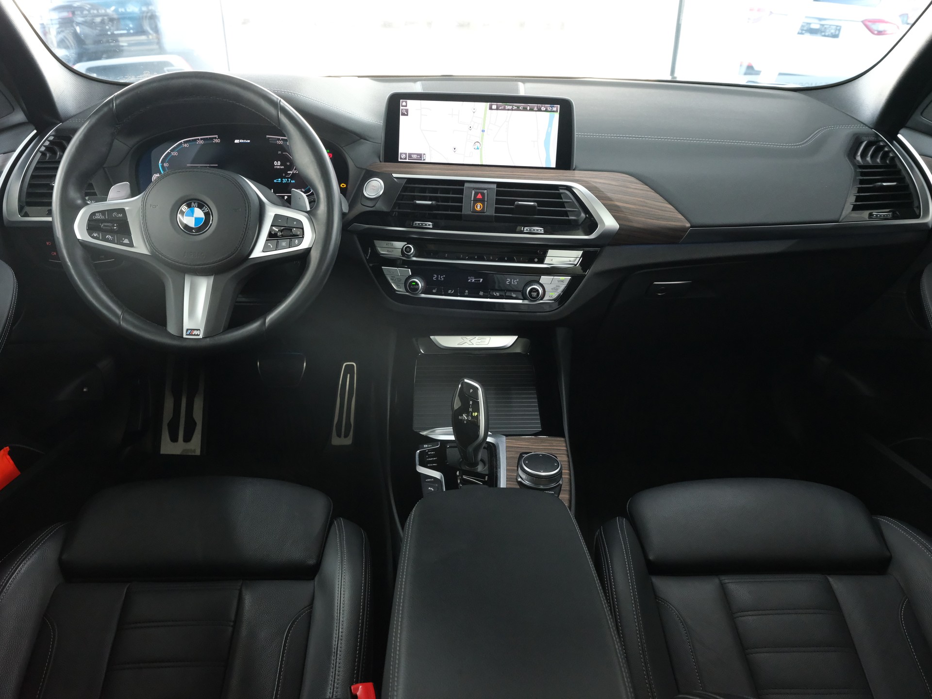 BMW X3 xDrive 30e Luxury Line *Panorama* *Anhängerkupplung* *360 Kamera*-image-24