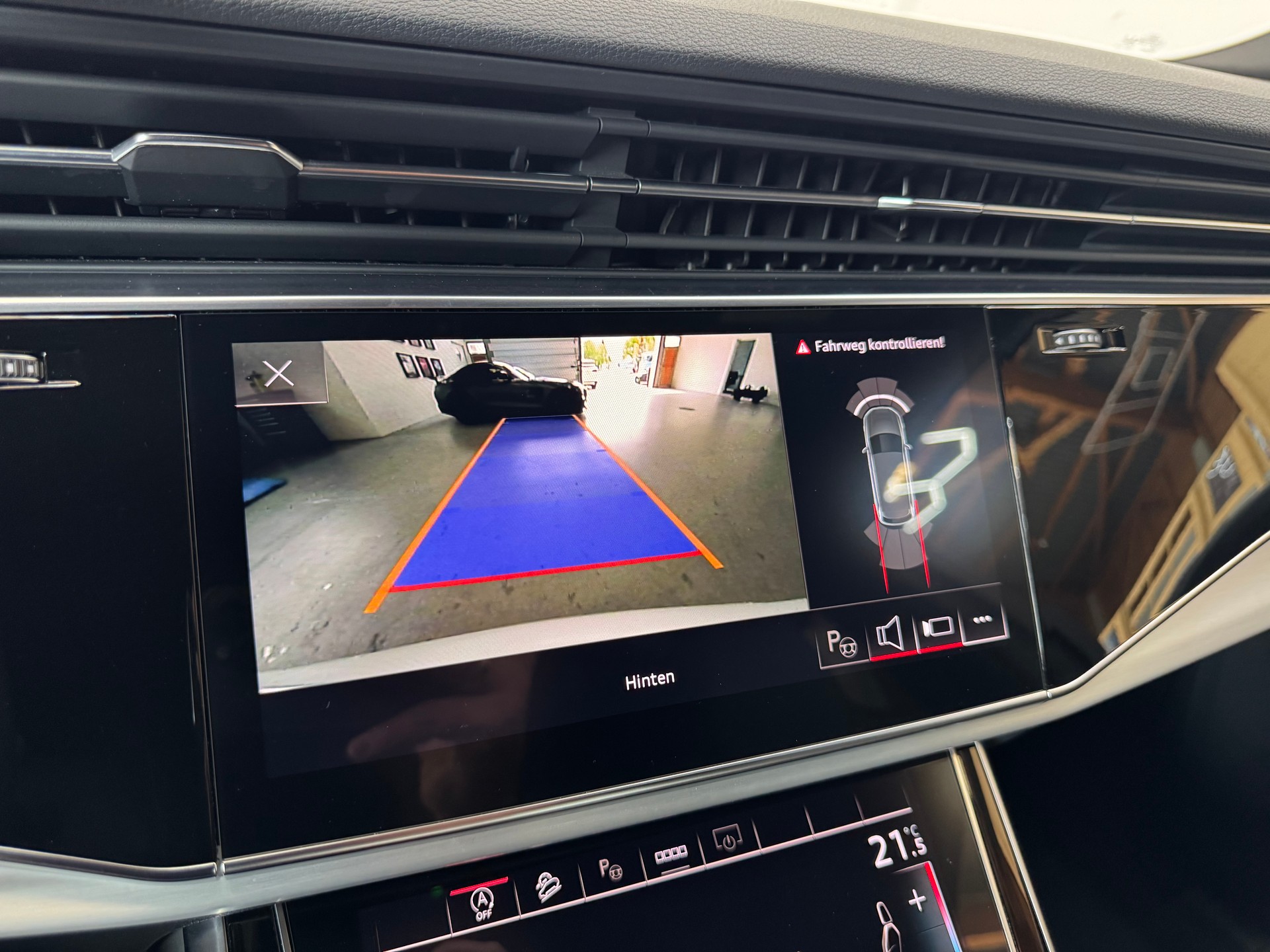 AUDI SQ7 TFSI quattro tiptronic-image-18