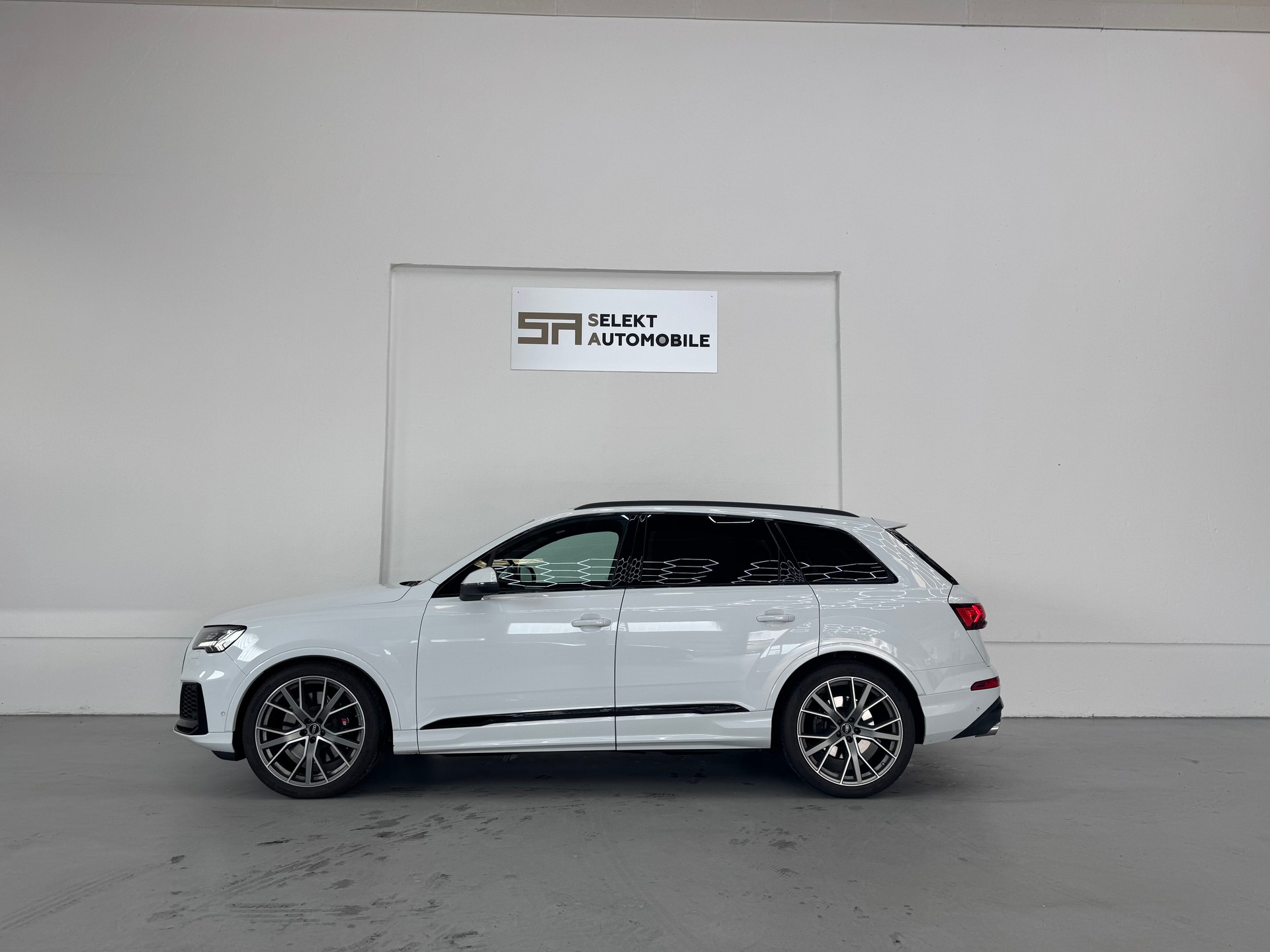 AUDI SQ7 TFSI quattro tiptronic-showroom-element-3