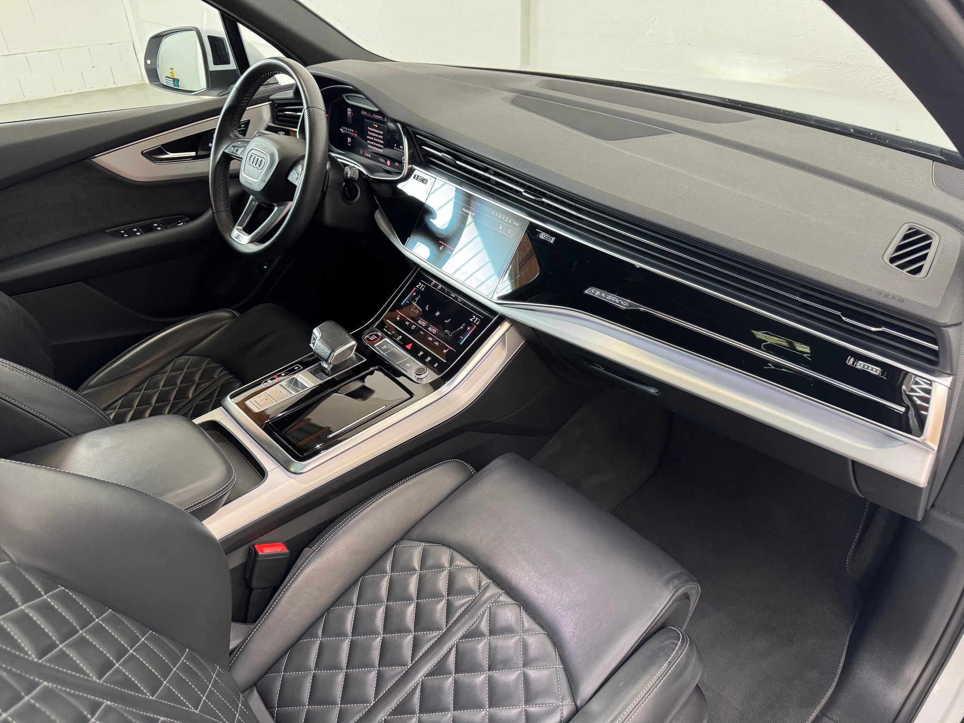 AUDI SQ7 TFSI quattro tiptronic-image-12