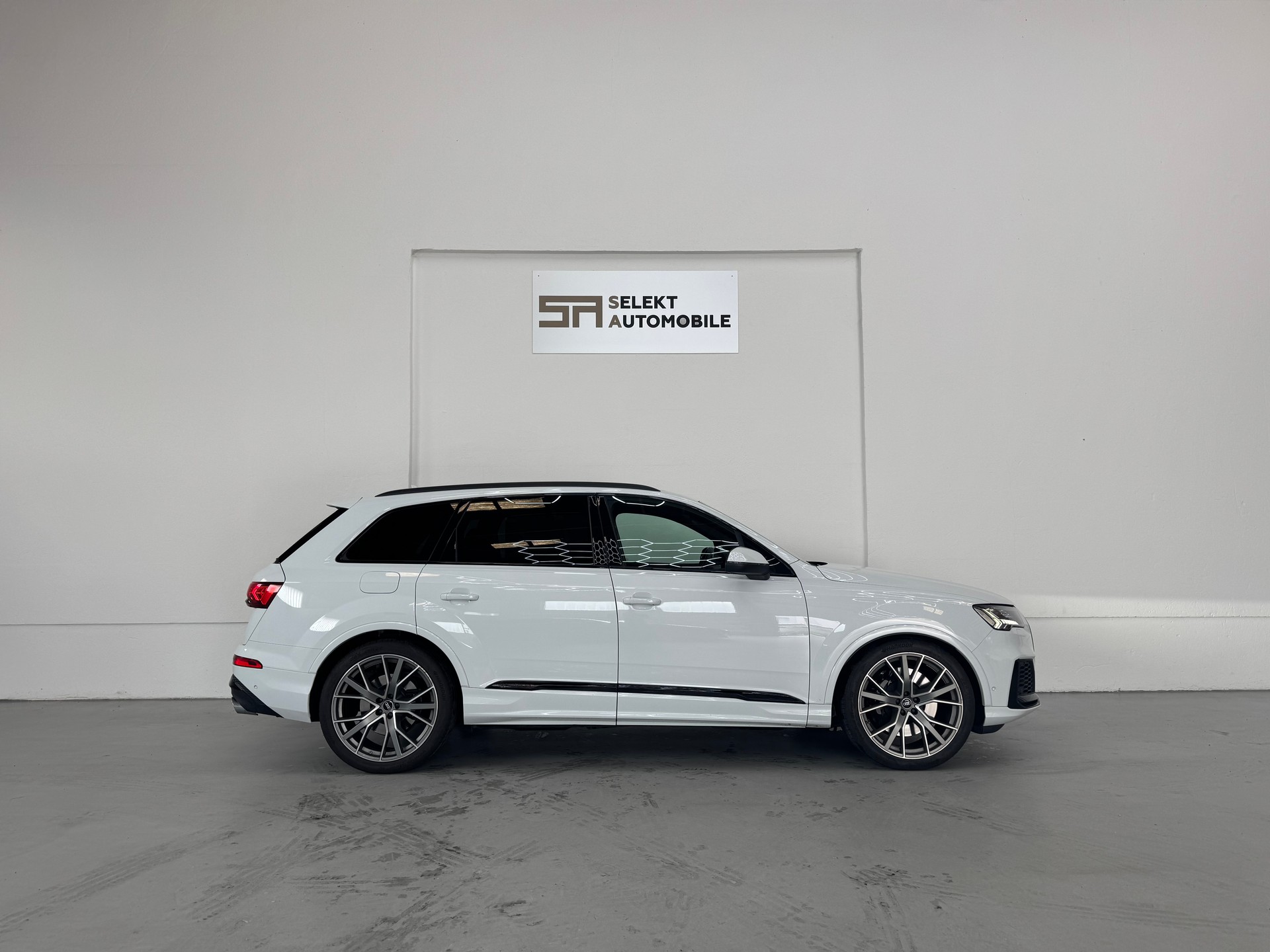 AUDI SQ7 TFSI quattro tiptronic-image-6