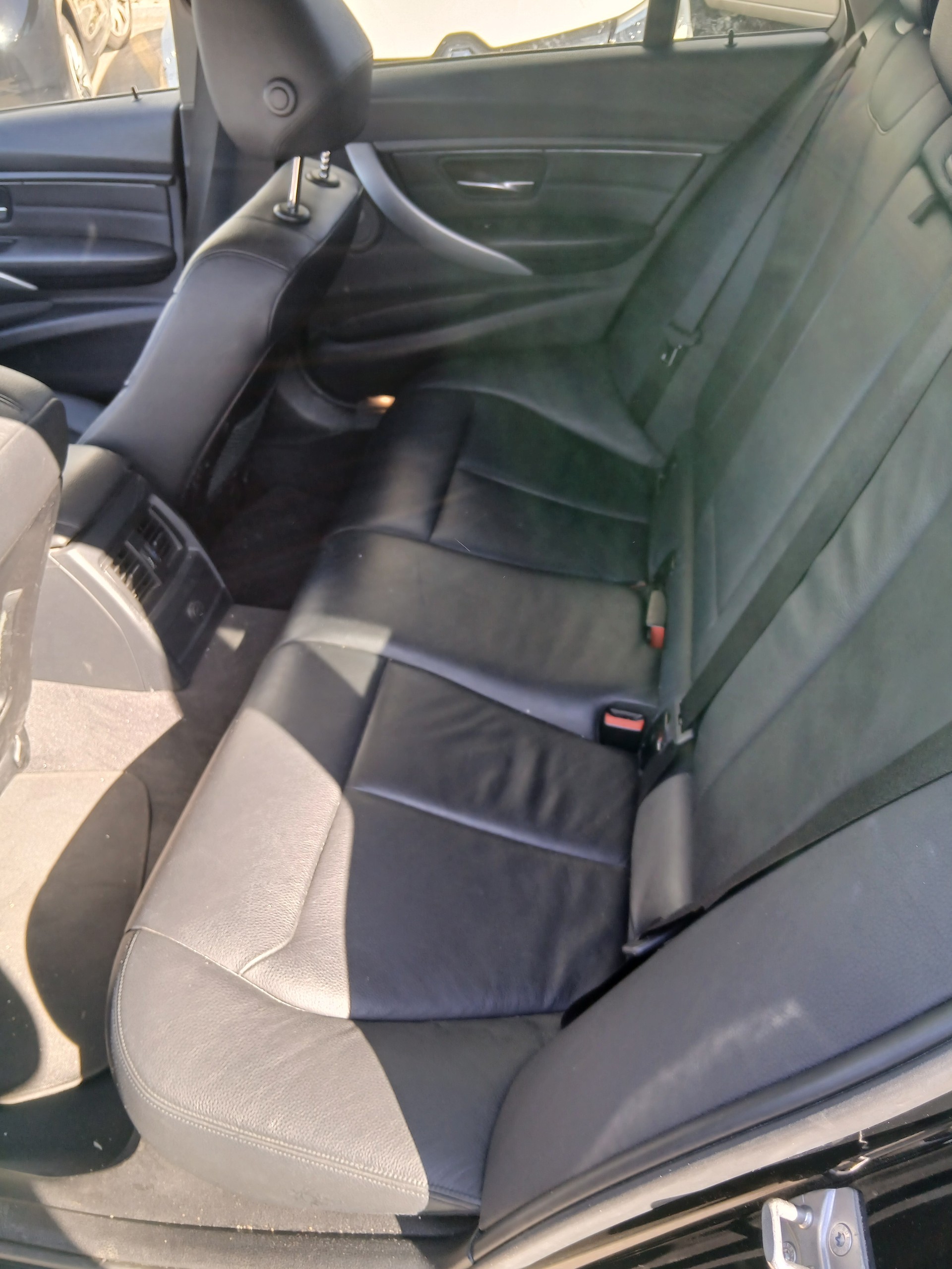 BMW 320i Touring Steptronic-image-11