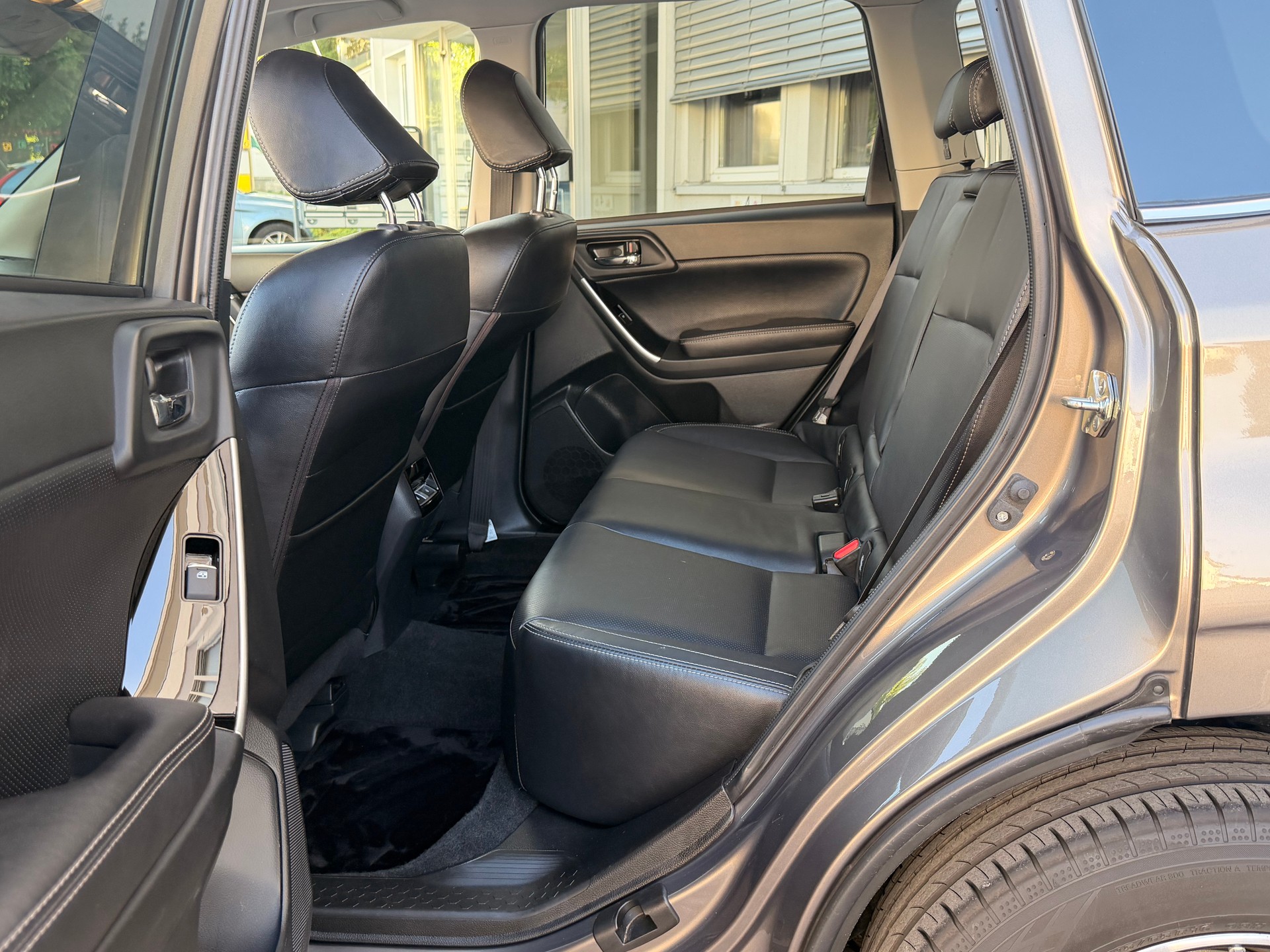 SUBARU Forester 2.0i Executive Lineartronic-image-8