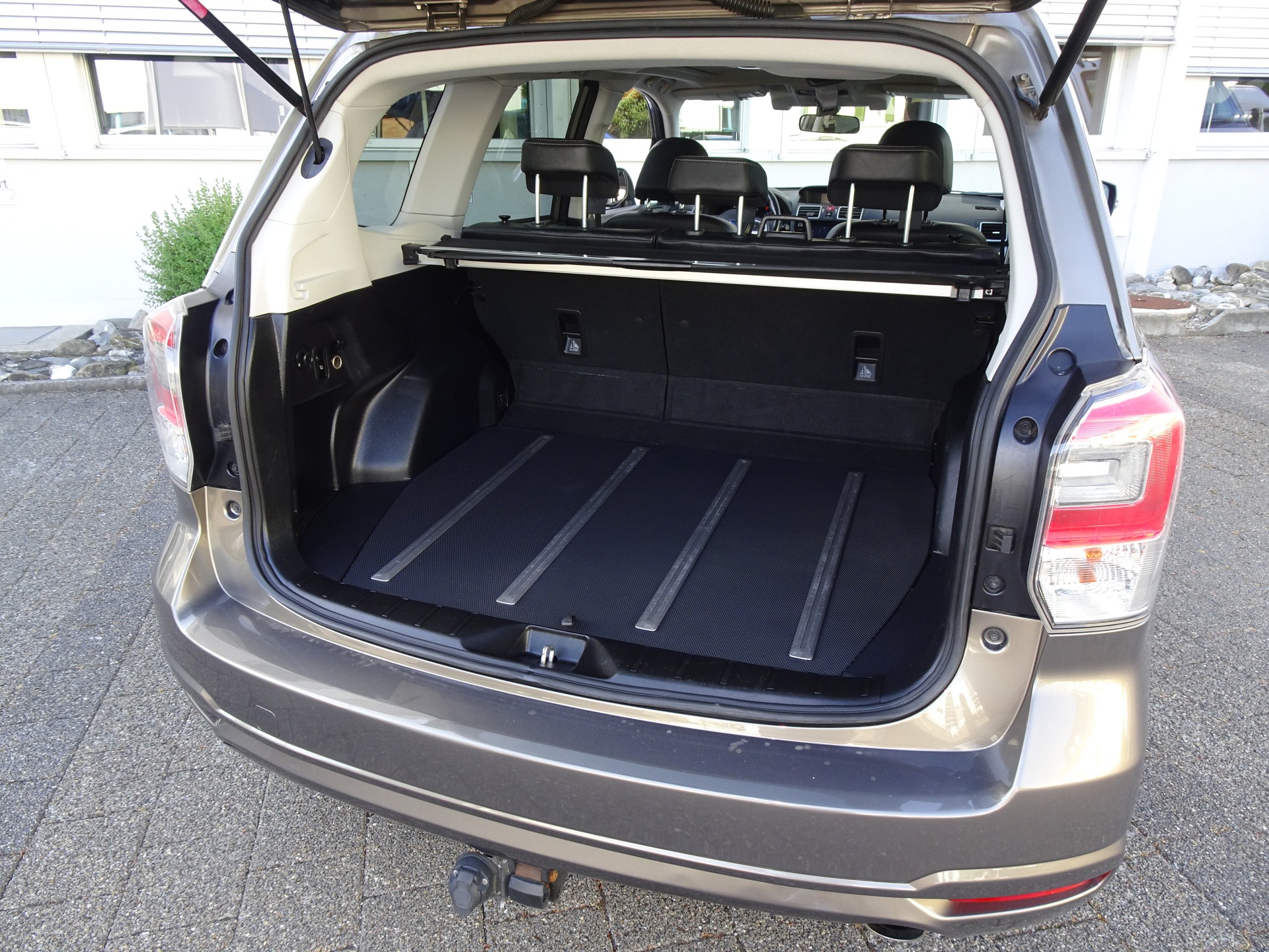 SUBARU Forester 2.0i Executive Lineartronic-image-10