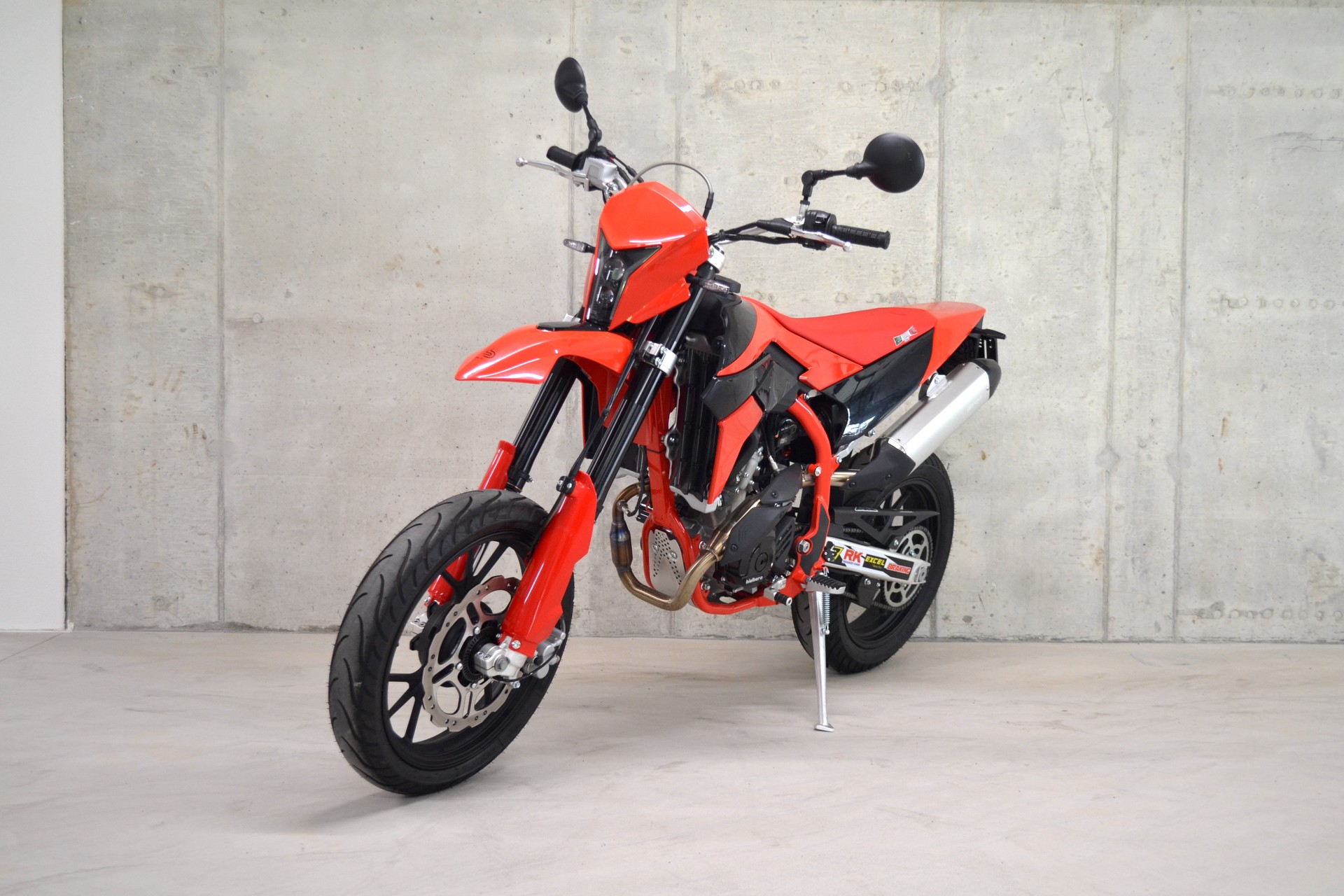 SWM 125-showroom-element-1