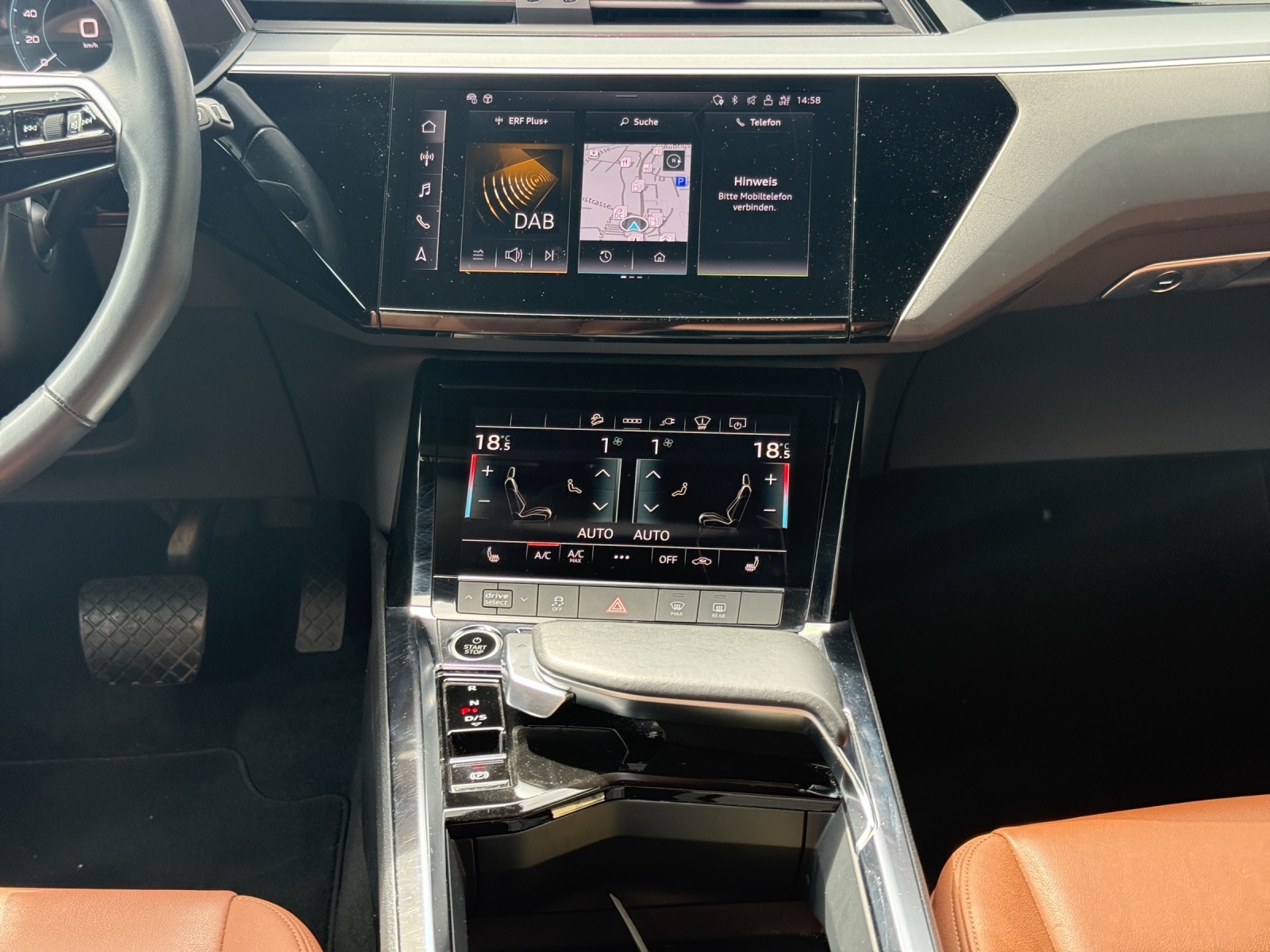 AUDI e-tron 55 Advanced quattro-image-10