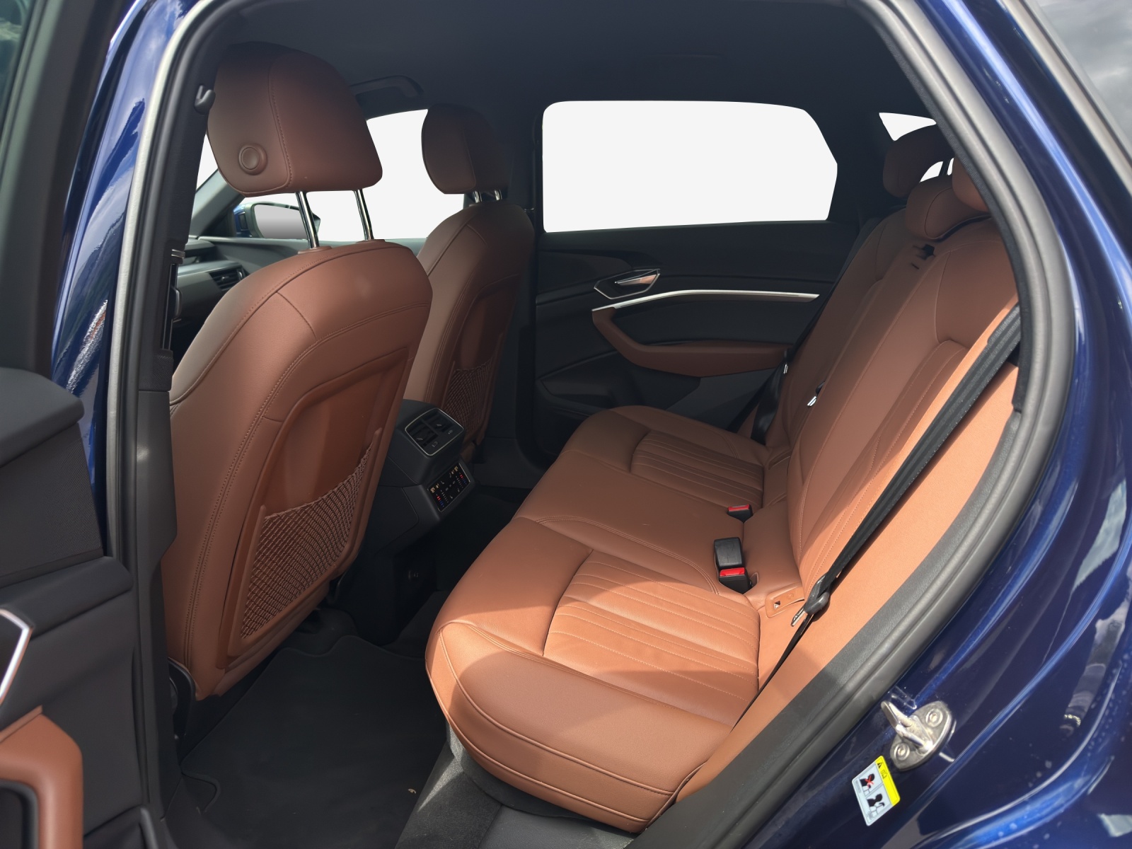 AUDI e-tron 55 Advanced quattro-image-11