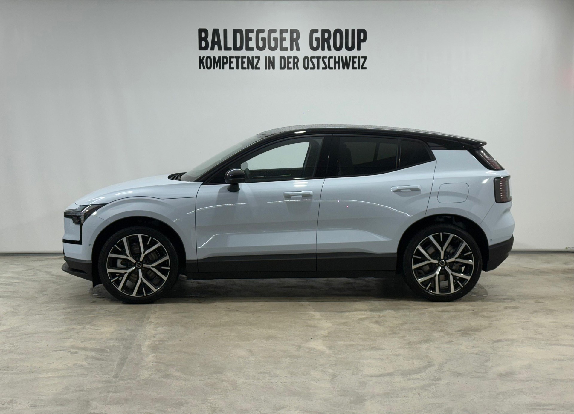 VOLVO EX 30 E60 Twin Ultra Performanc-showroom-element-1