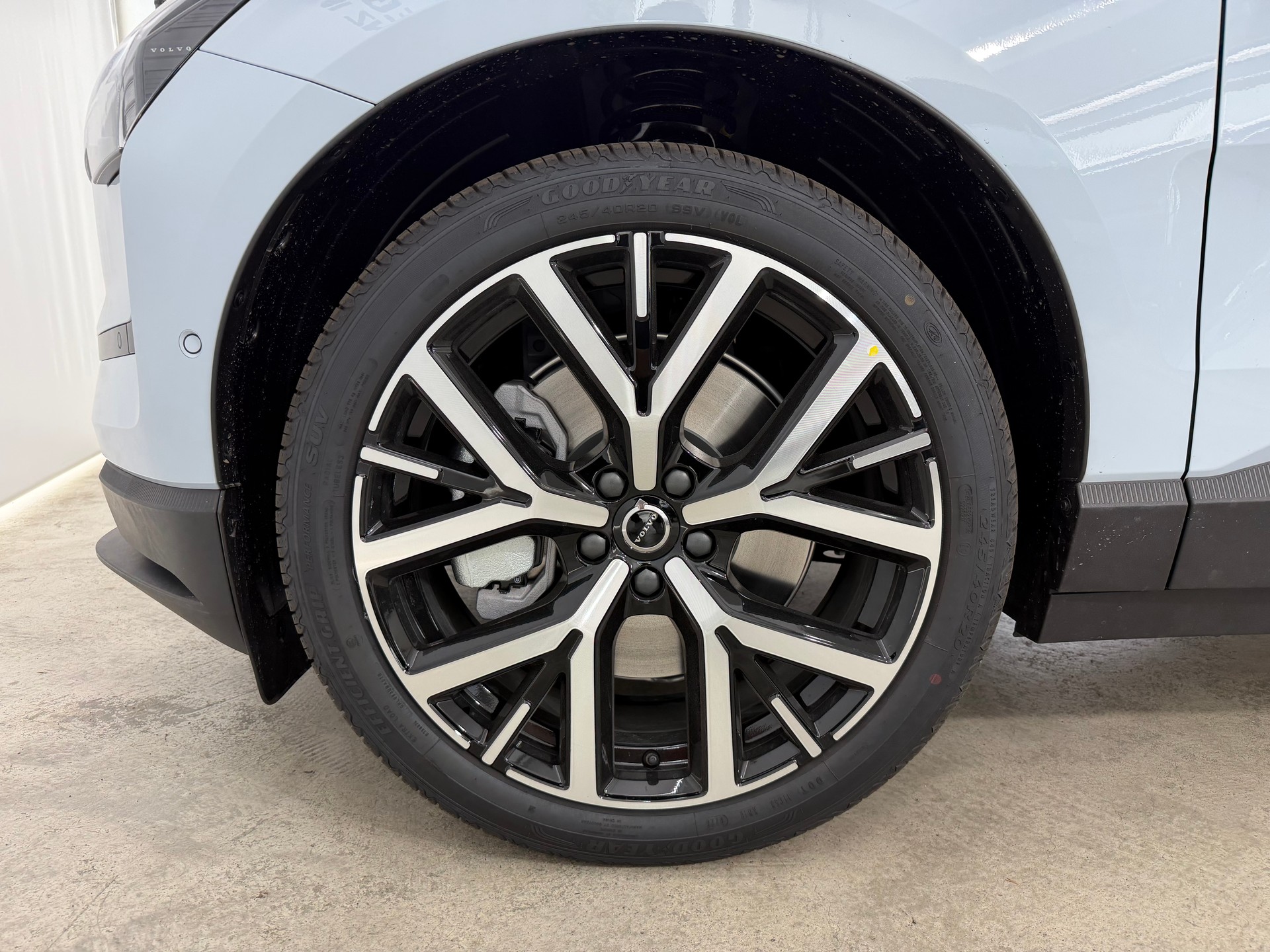 VOLVO EX 30 E60 Twin Ultra Performanc-image-8