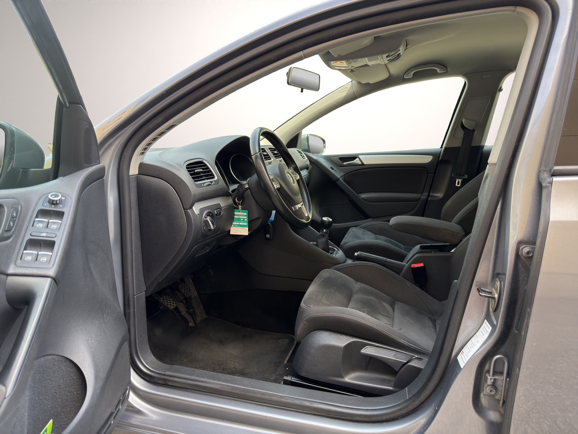 VW Golf 2.0 TDI Highline 4Motion-image-8