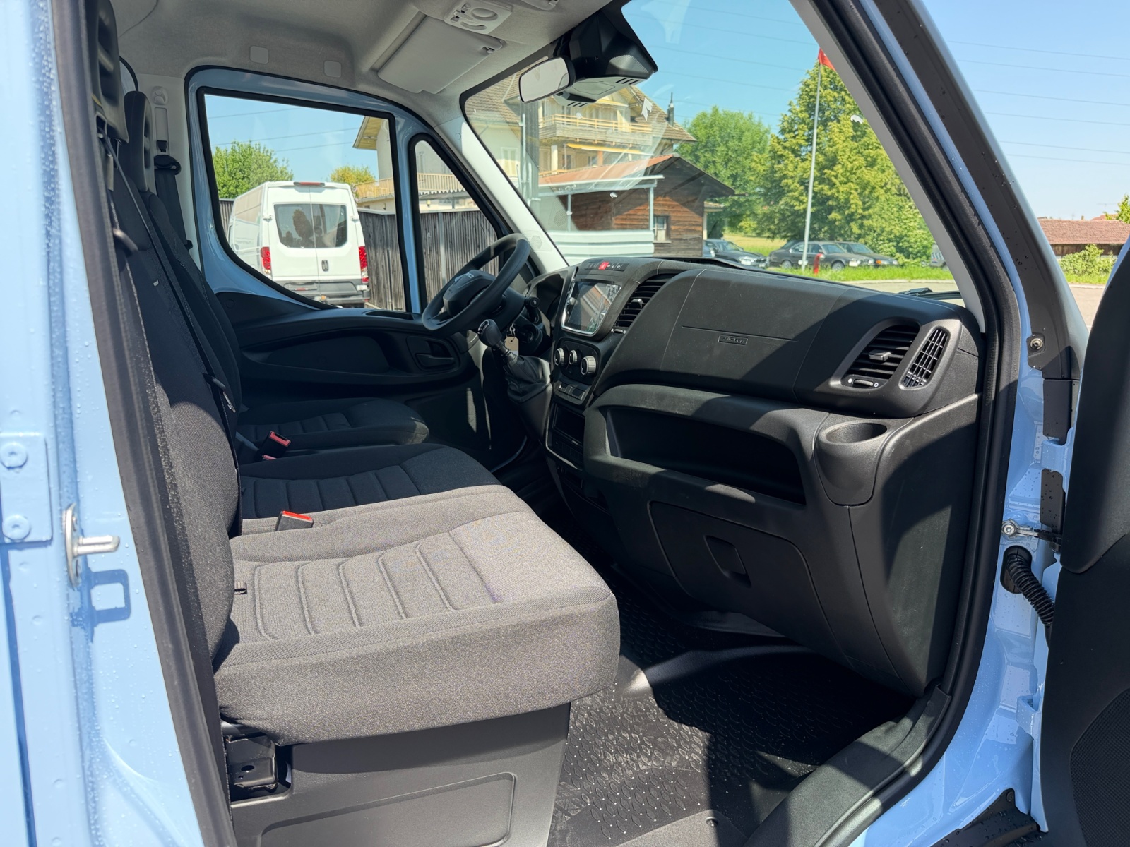 IVECO Daily 35C18H-image-13