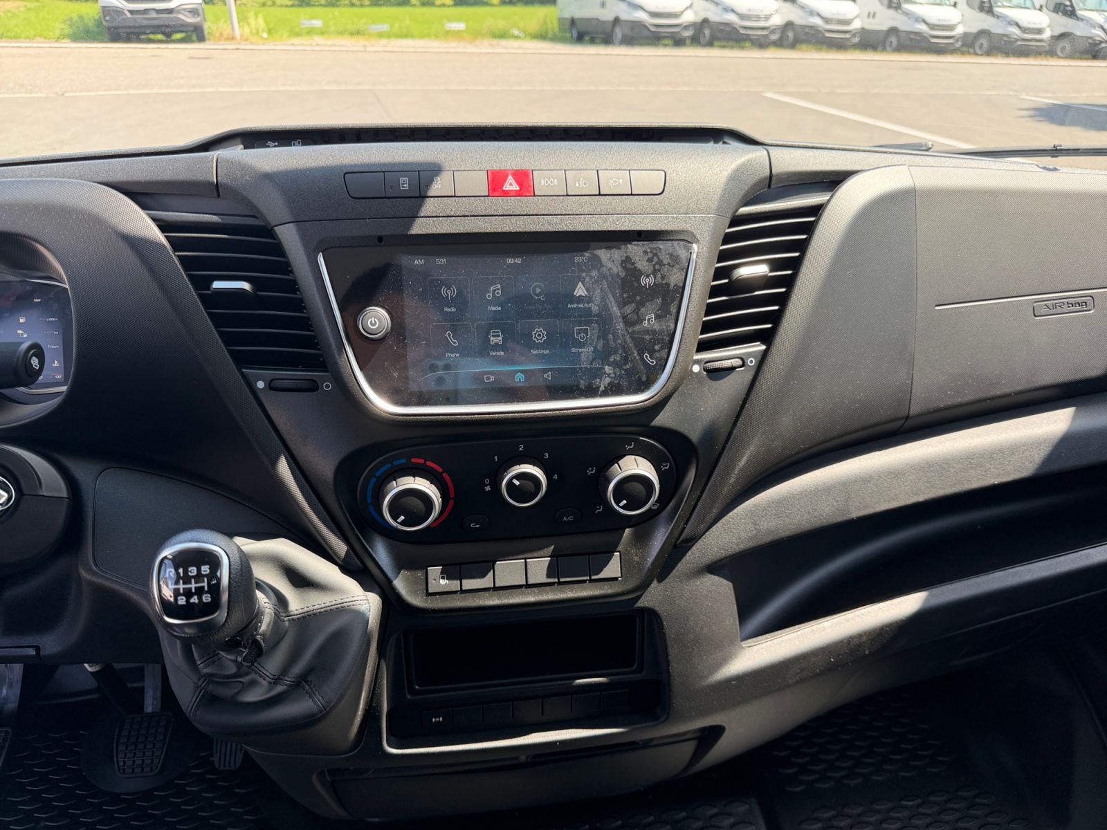 IVECO Daily 35C18H-image-11