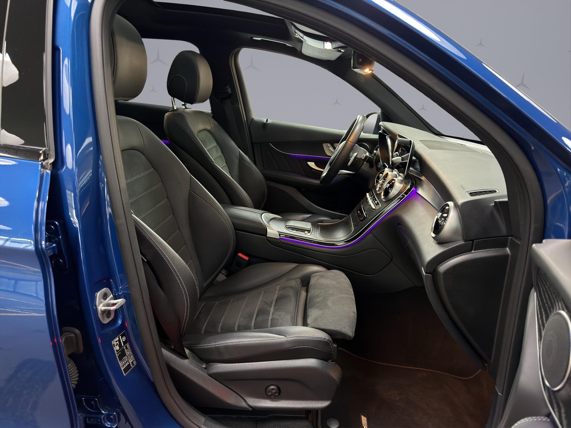 MERCEDES-BENZ GLC 220 d AMG Line 4m-image-12