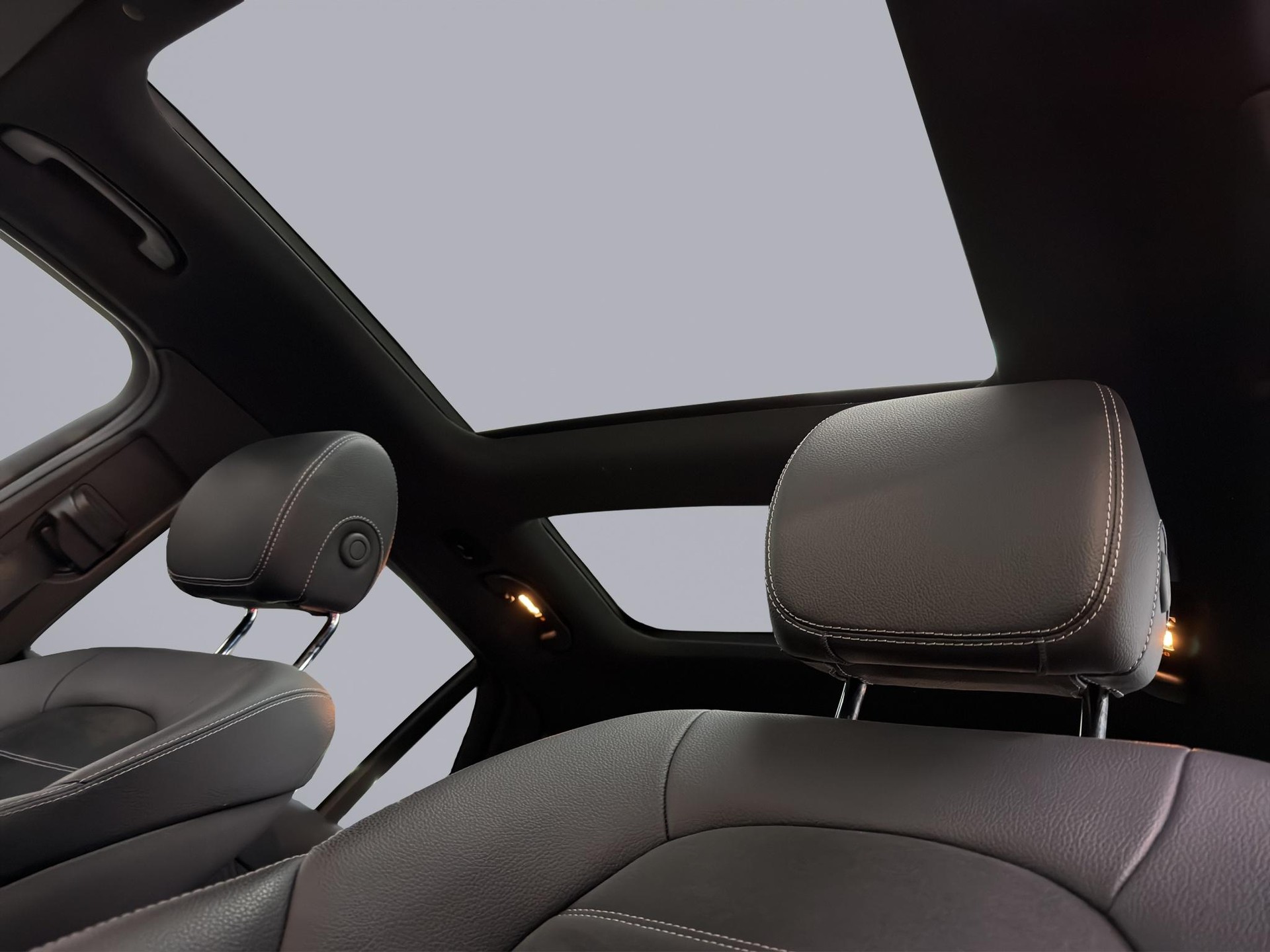 MERCEDES-BENZ GLC 220 d AMG Line 4m-image-17