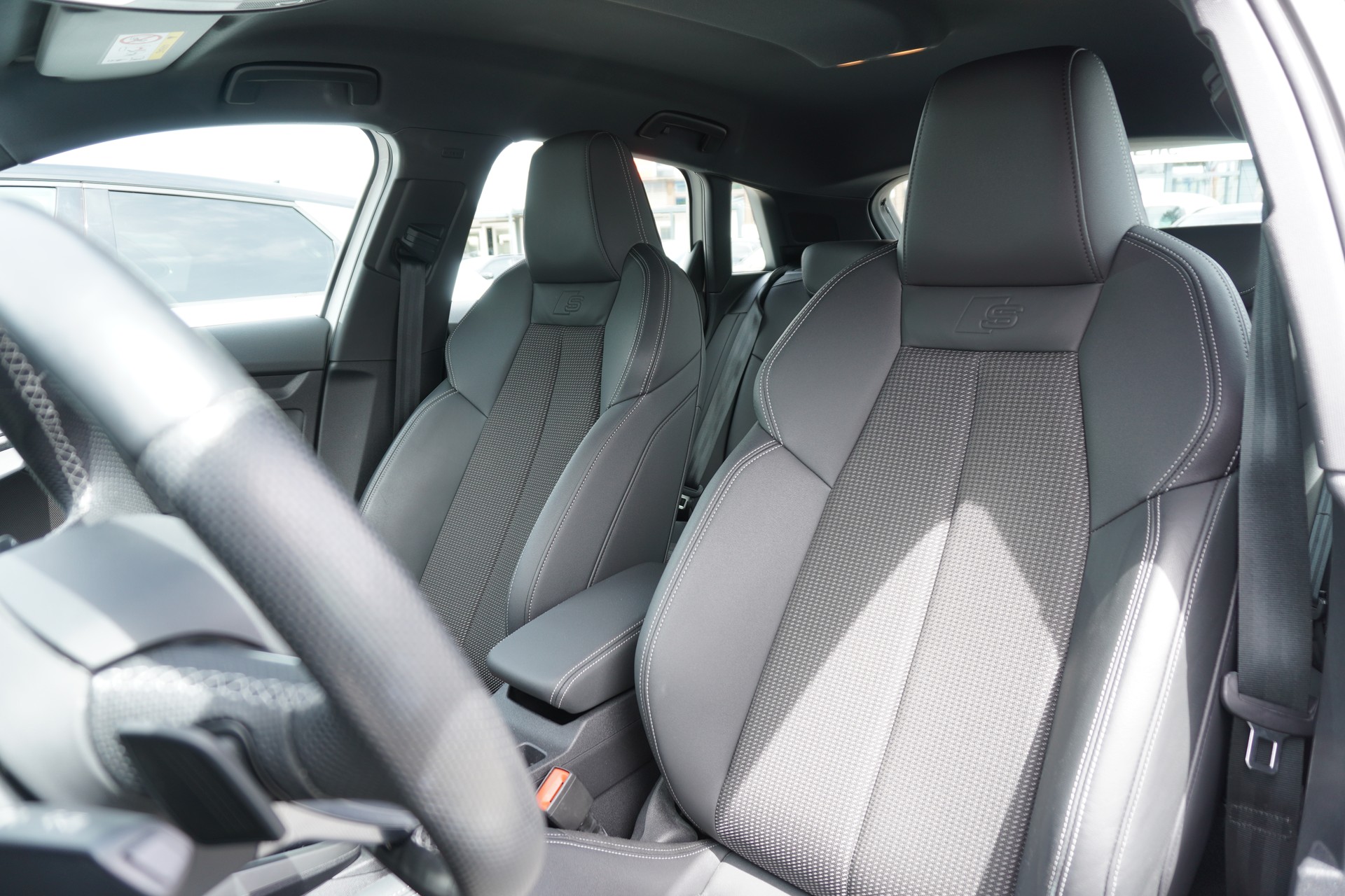 AUDI A3 Sportback 35 TFSI Attraction S-tronic S-LINE!!!-image-10
