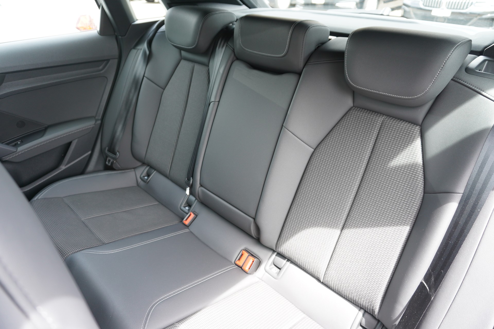 AUDI A3 Sportback 35 TFSI Attraction S-tronic S-LINE!!!-image-11