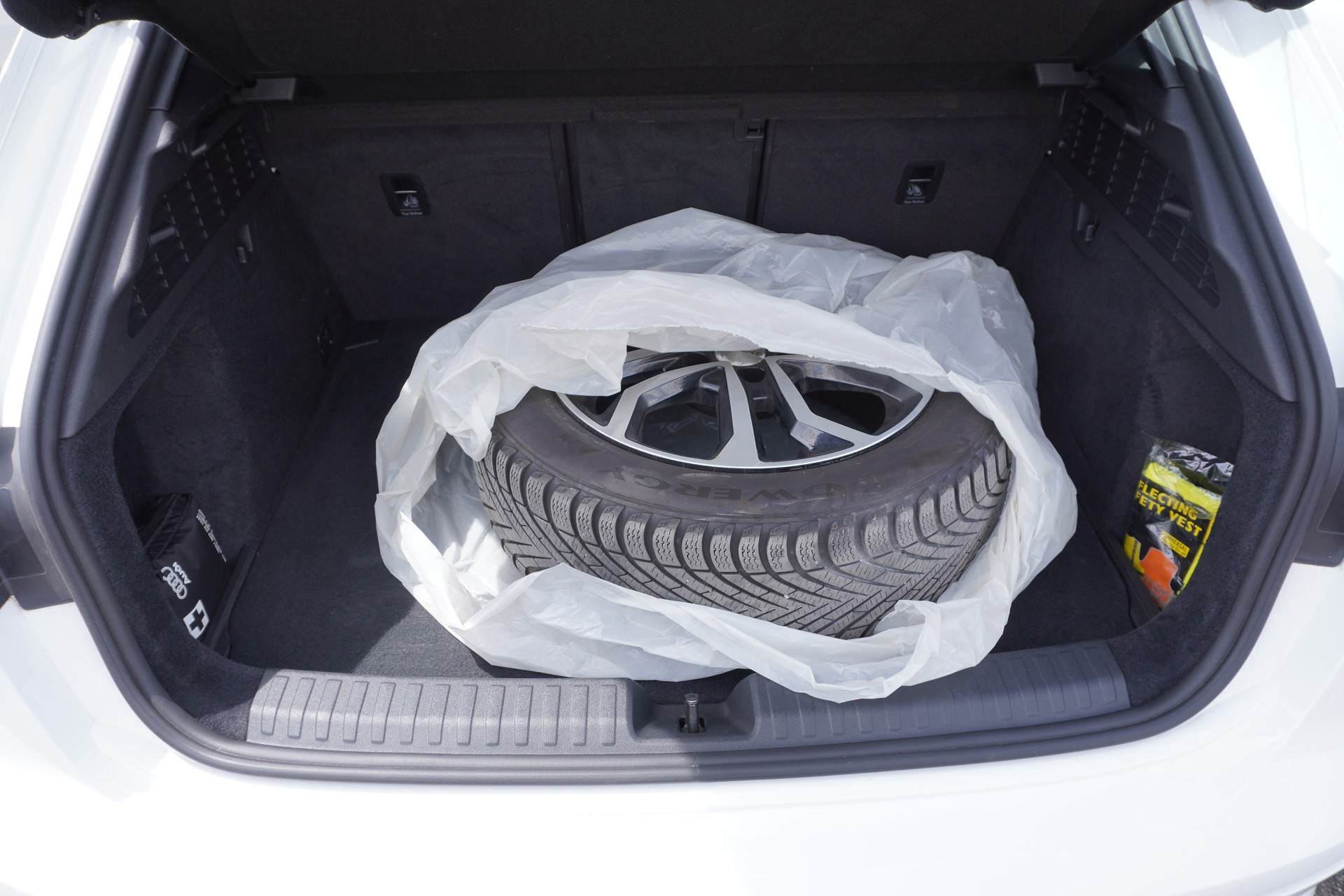 AUDI A3 Sportback 35 TFSI Attraction S-tronic S-LINE!!!-image-9