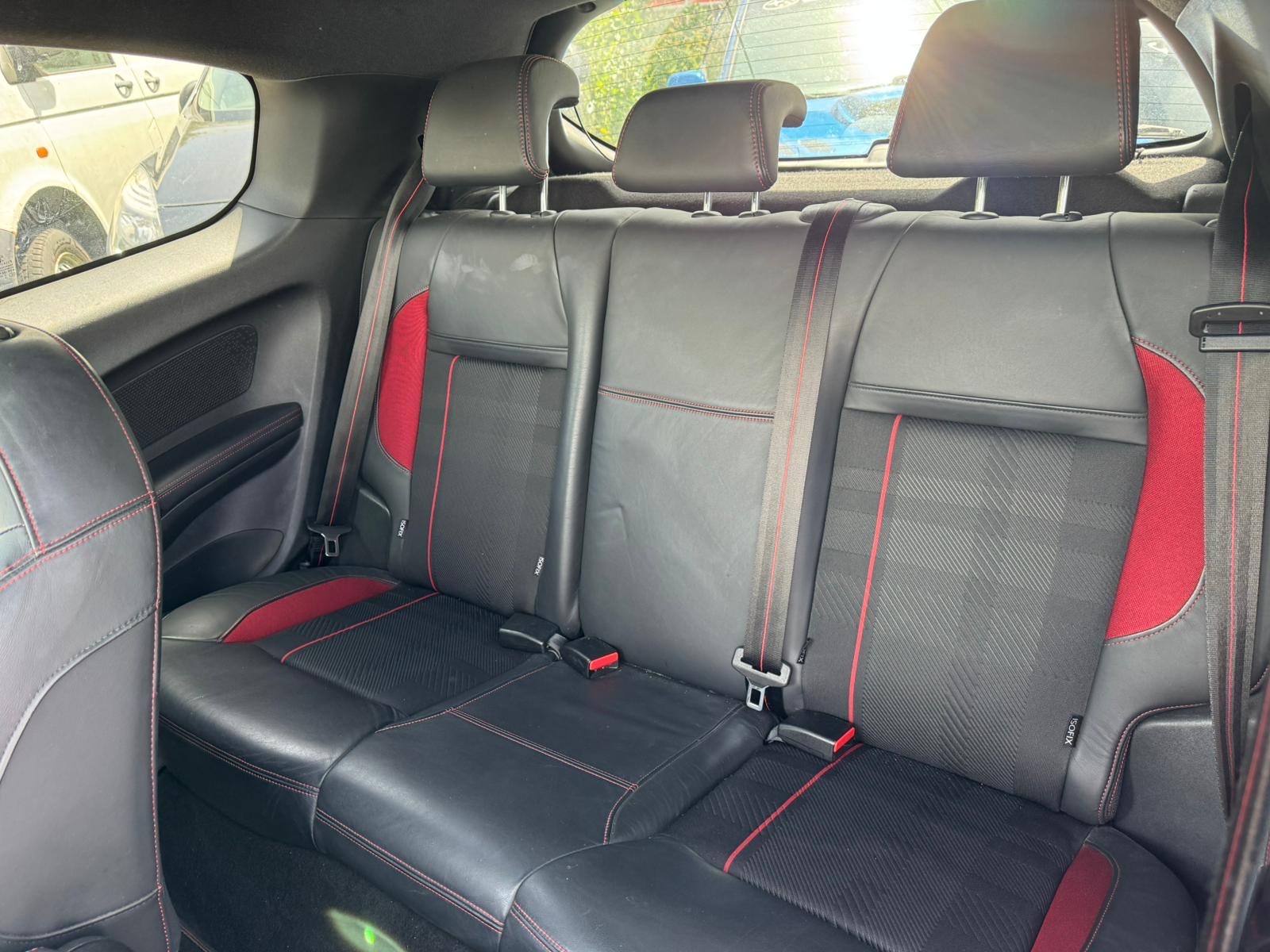 PEUGEOT 208 1.6 Turbo GTi-image-5