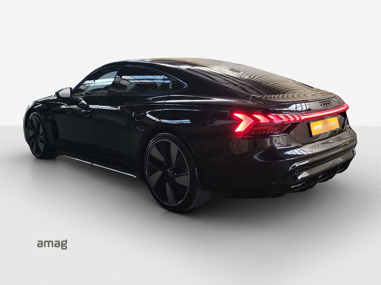AUDI RS e-tron GT-showroom-element-3