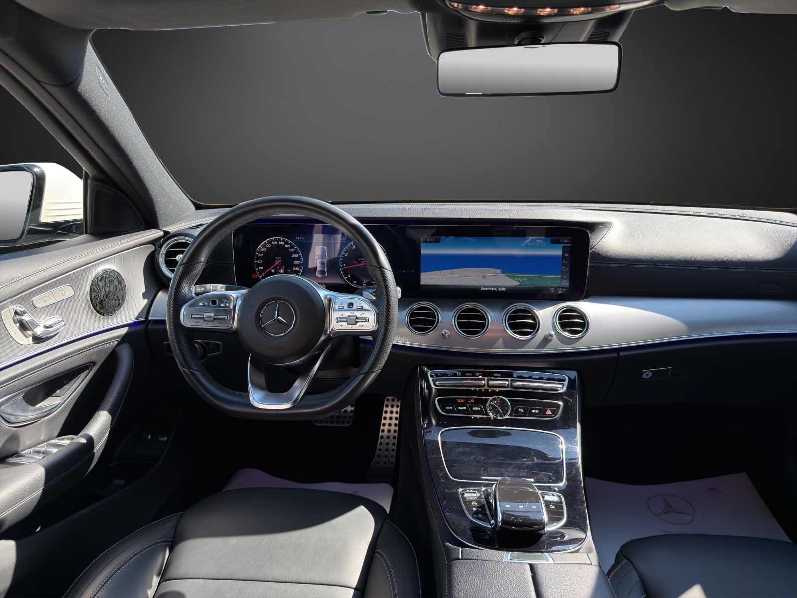 MERCEDES-BENZ E 200 AMG Line 4Matic 9G-Tronic-image-10
