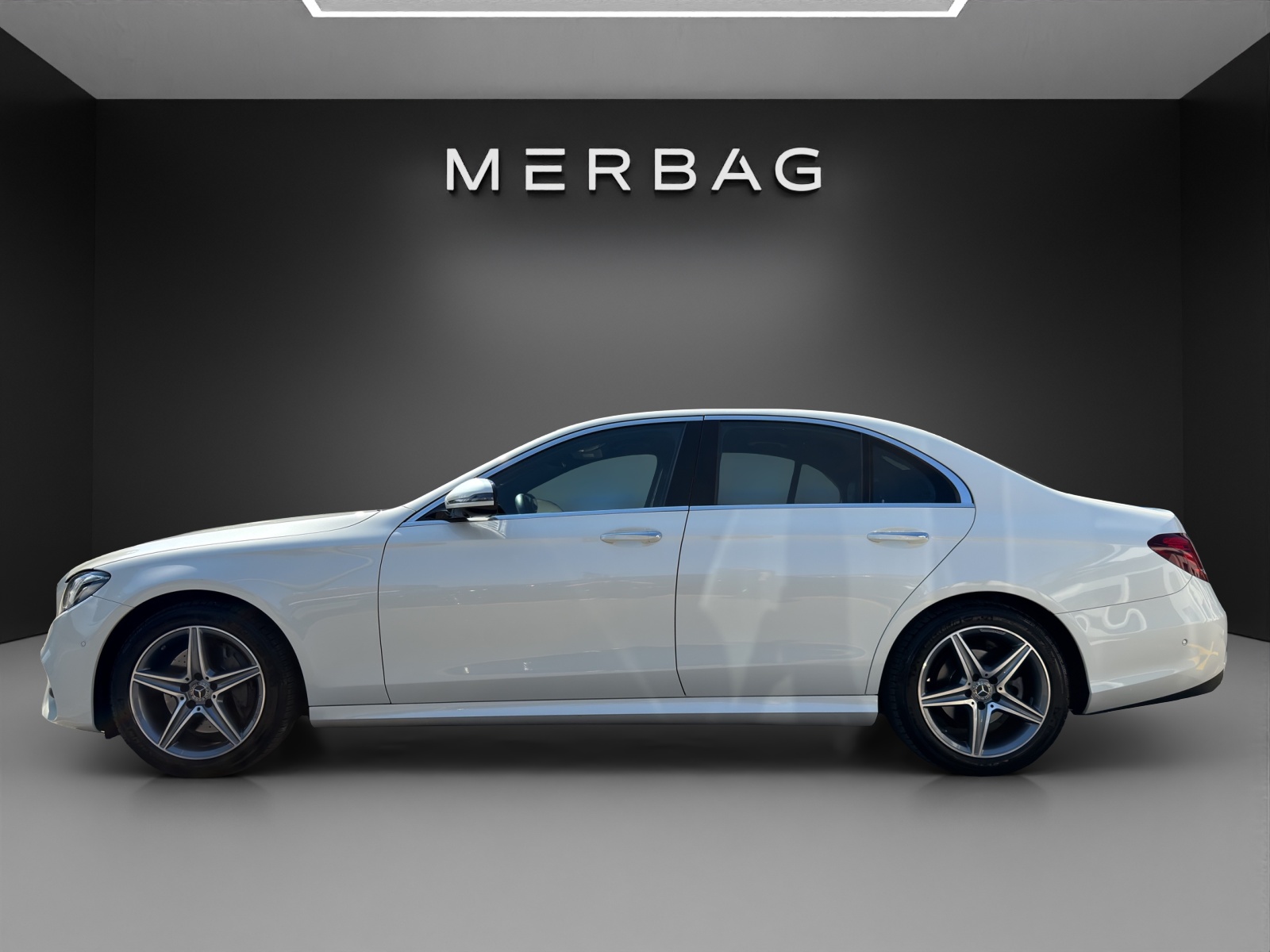 MERCEDES-BENZ E 200 AMG Line 4Matic 9G-Tronic-image-5