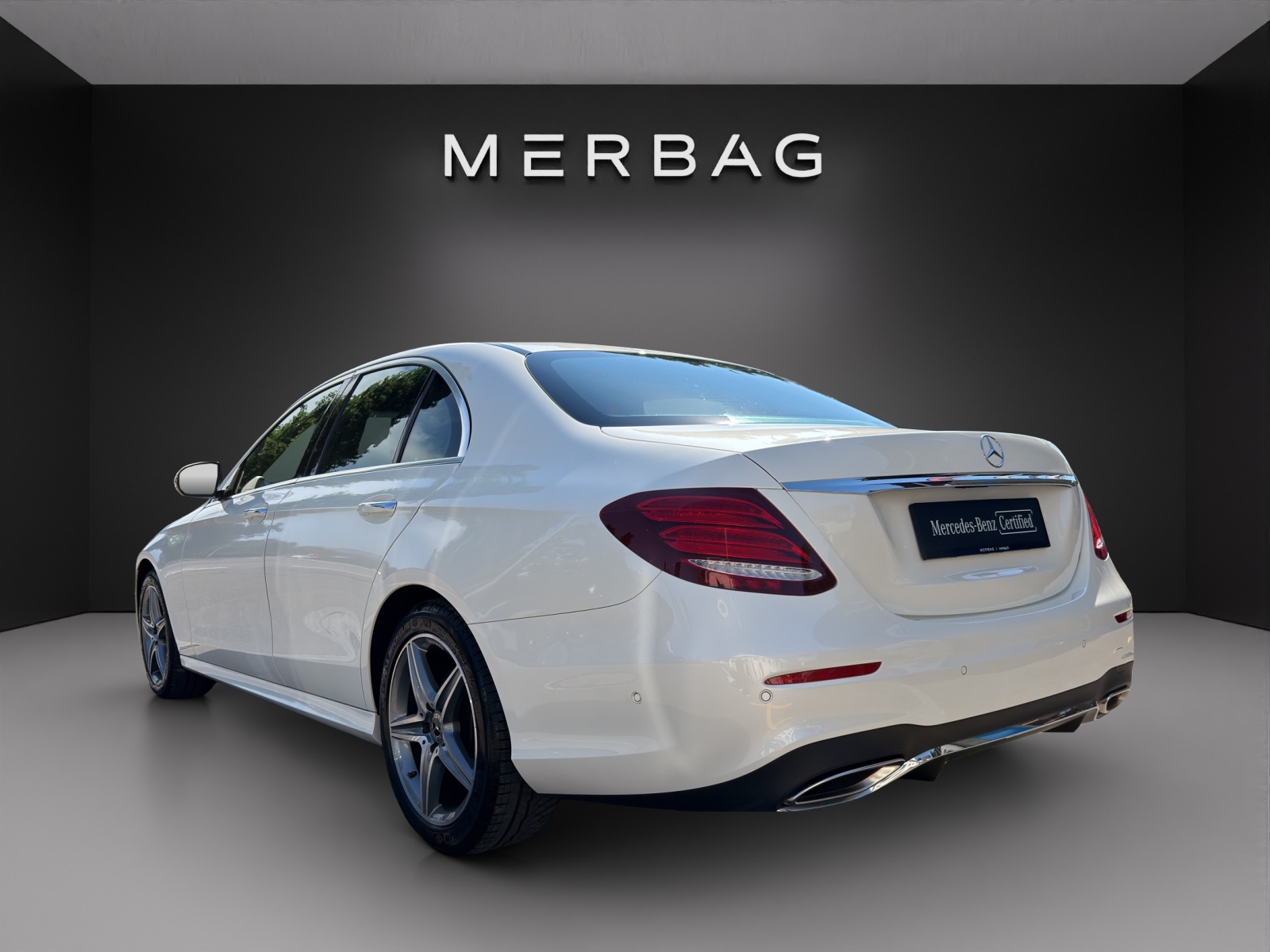 MERCEDES-BENZ E 200 AMG Line 4Matic 9G-Tronic-image-4