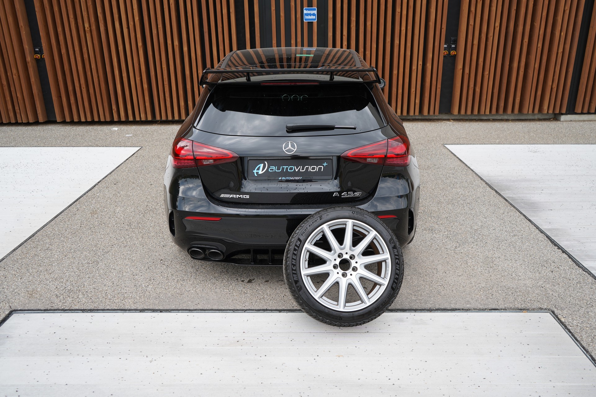 MERCEDES-BENZ A 45 S AMG 4MATIC+ SPEEDSHIFT AERO BLACK l 421 PS-image-17
