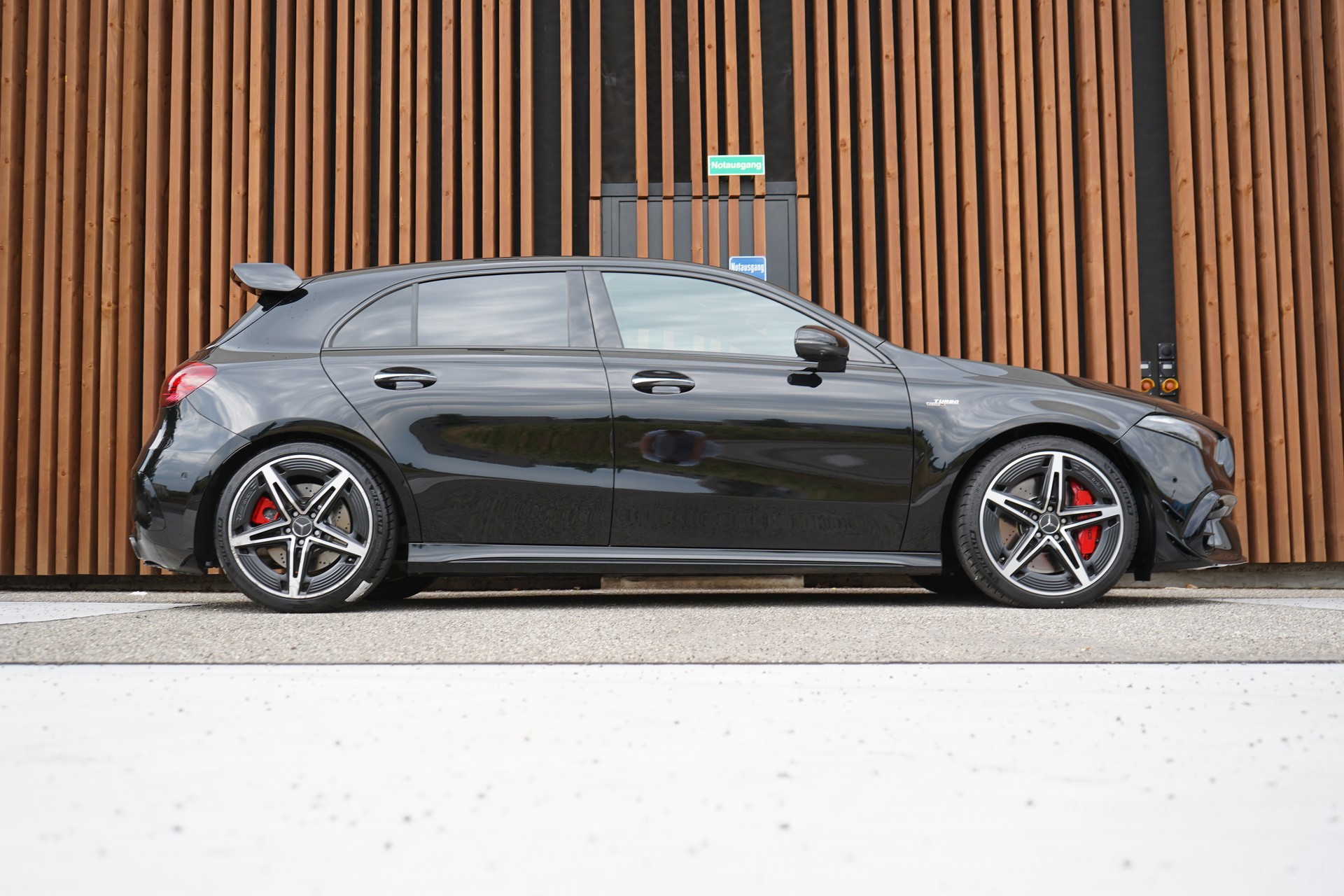 MERCEDES-BENZ A 45 S AMG 4MATIC+ SPEEDSHIFT AERO BLACK l 421 PS-showroom-element-2