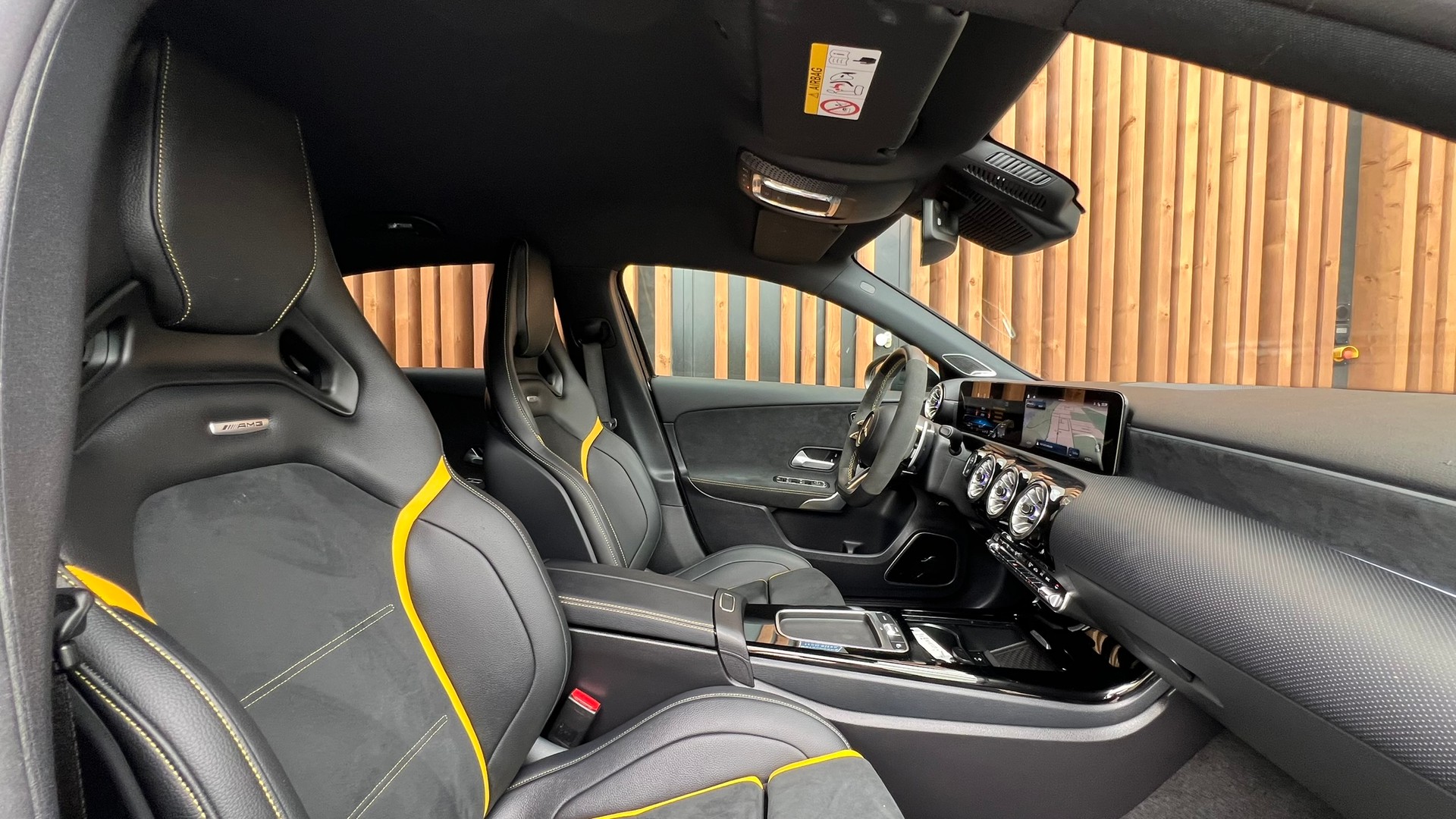 MERCEDES-BENZ A 45 S AMG 4MATIC+ SPEEDSHIFT AERO BLACK l 421 PS-image-24