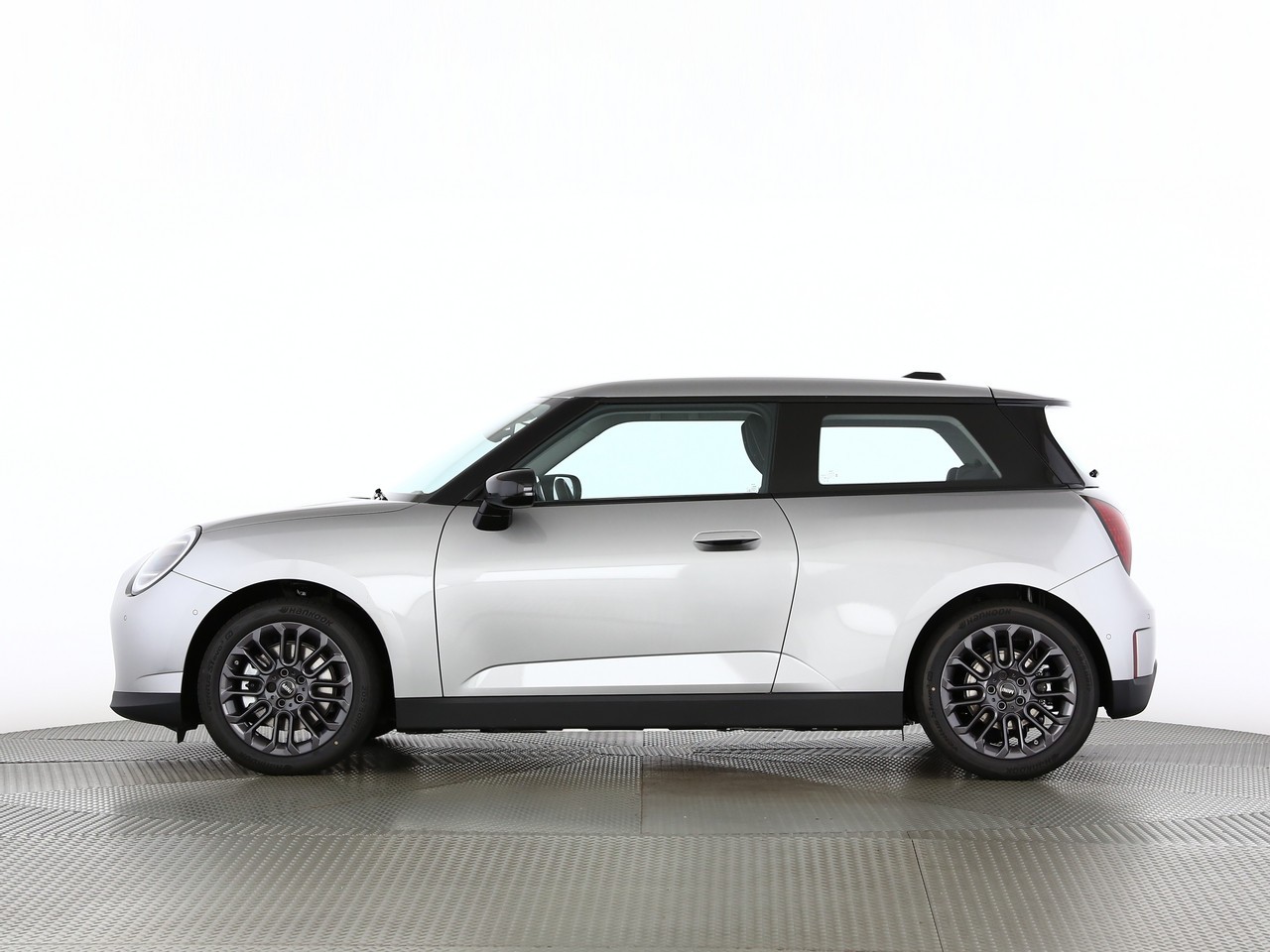 MINI Cooper E-showroom-element-2
