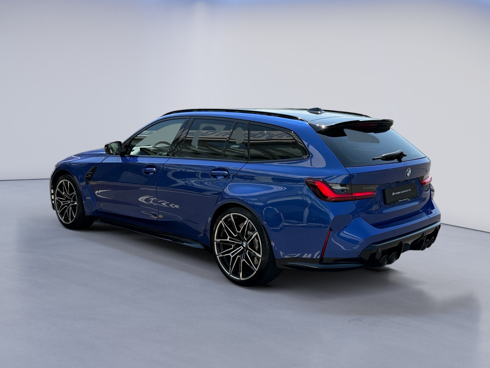 BMW M3 Competition xDrive Touring-showroom-element-2
