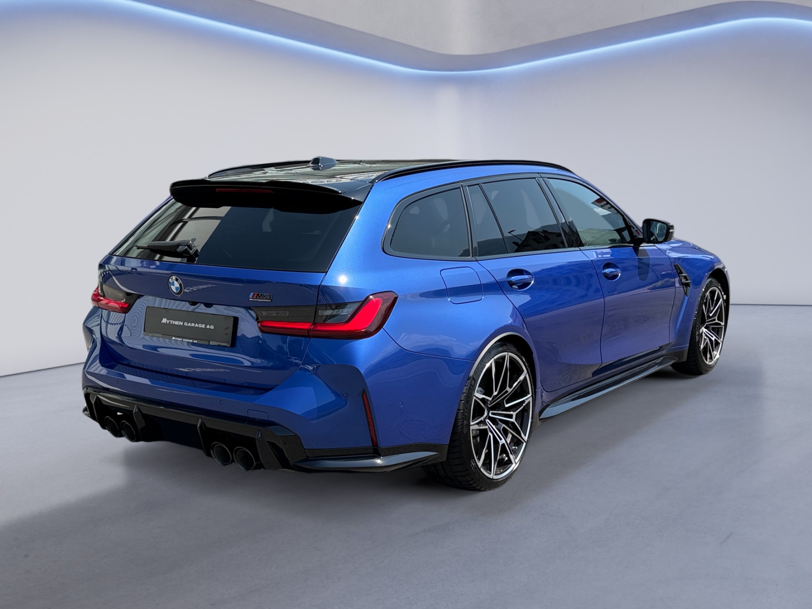 BMW M3 Competition xDrive Touring-image-4