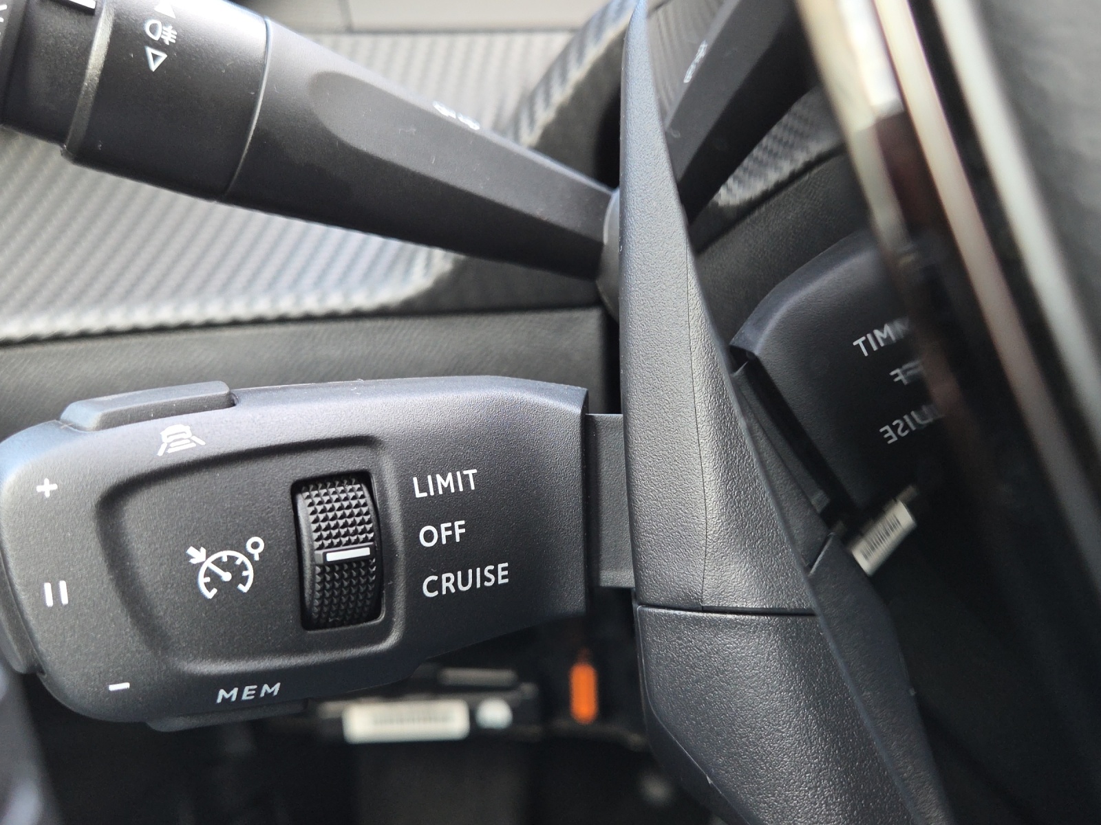 PEUGEOT Peugeot 2008 Allure Hybrid 145-image-12