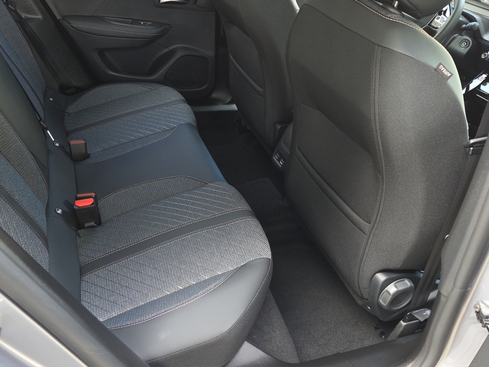 PEUGEOT Peugeot 2008 Allure Hybrid 145-image-10
