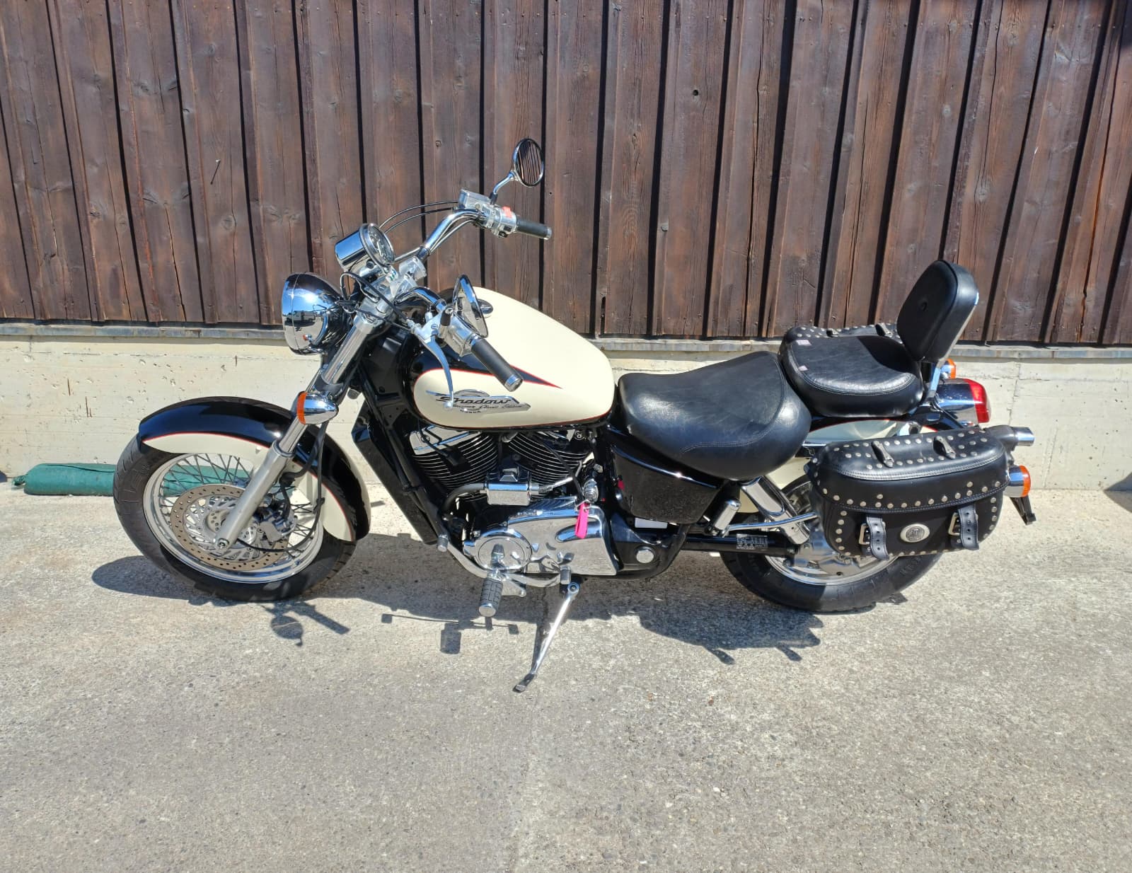 HONDA VT 1100 C2 S-W Shadow-image-7