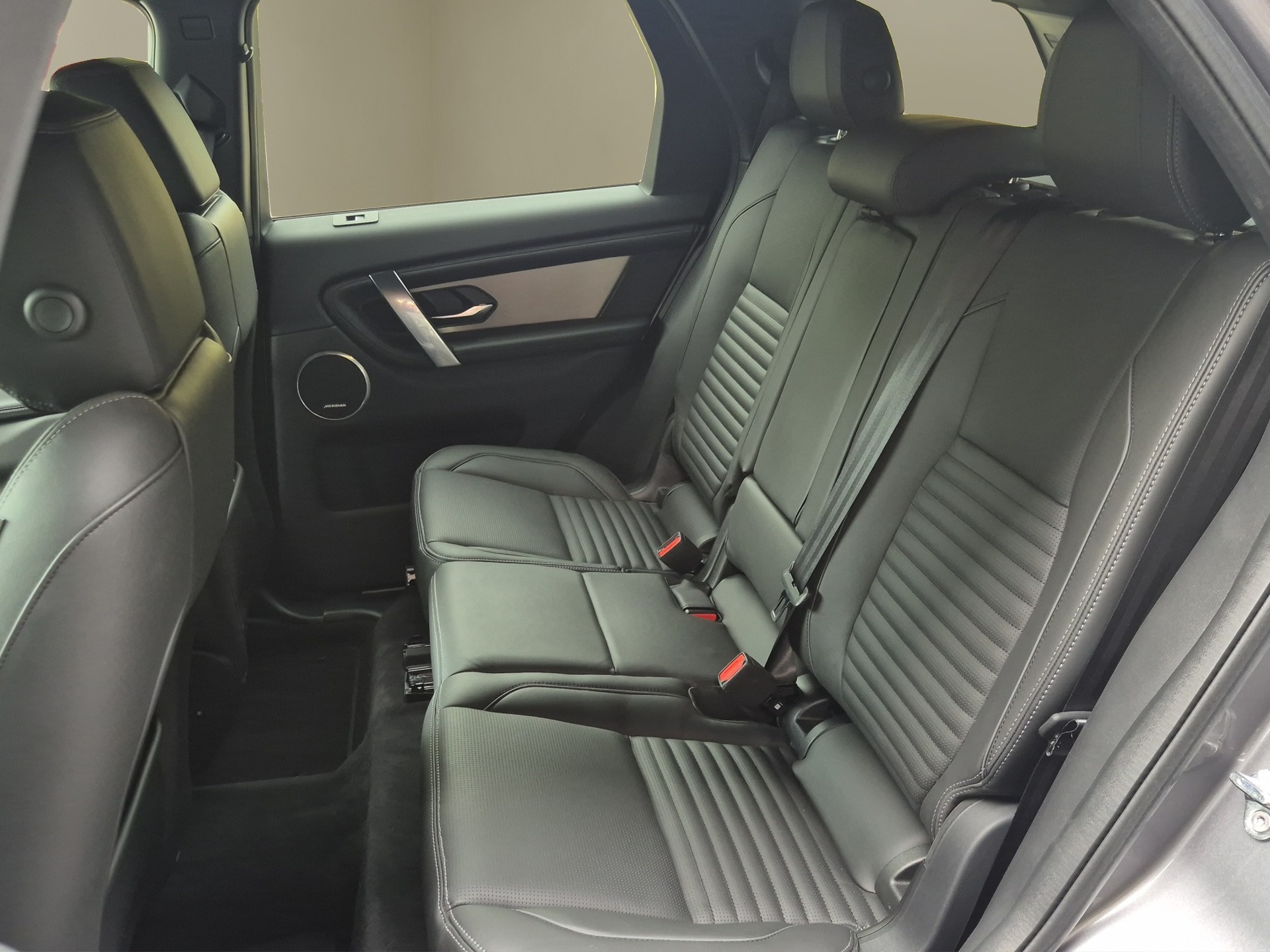 LAND ROVER Discovery Sport D200 2.0D TD4 MHEV HSE AT9-image-15