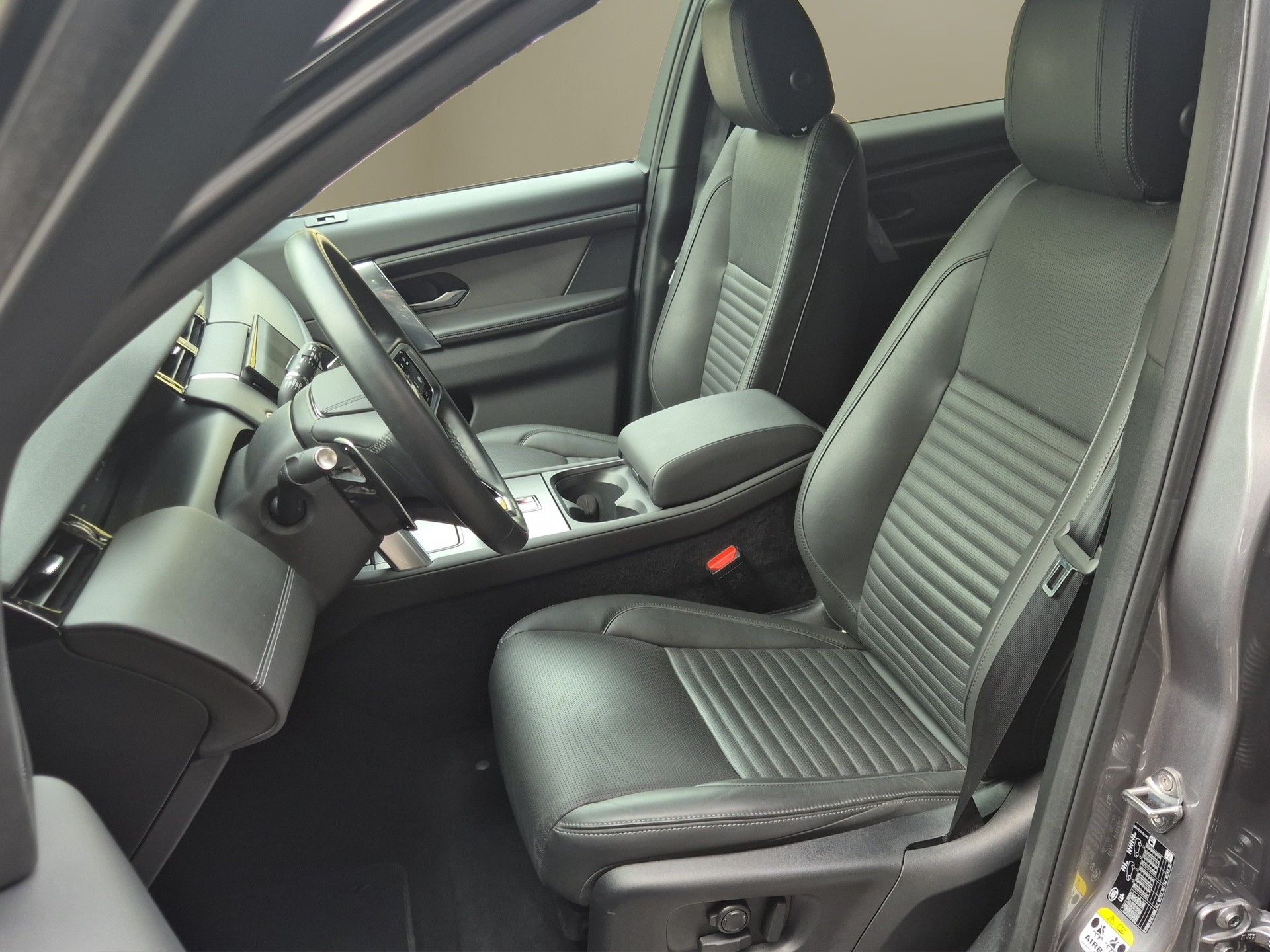 LAND ROVER Discovery Sport D200 2.0D TD4 MHEV HSE AT9-image-8