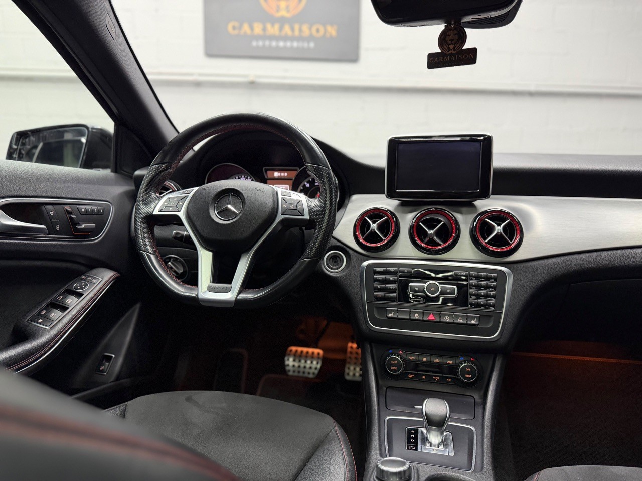 MERCEDES-BENZ GLA 45 AMG 4Matic 7G-DCT | Schiebedach-image-15