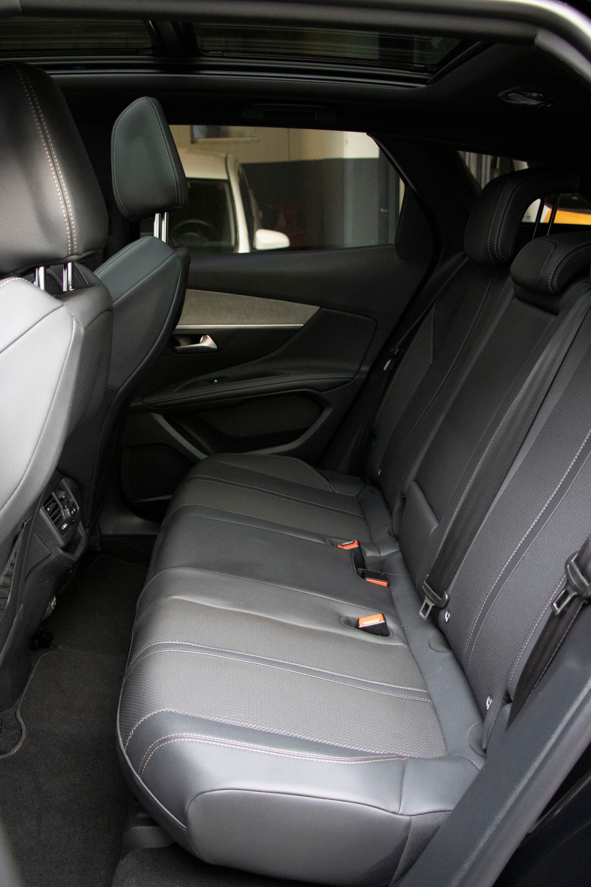PEUGEOT 3008 1.2 PureTech GT EAT8-image-9