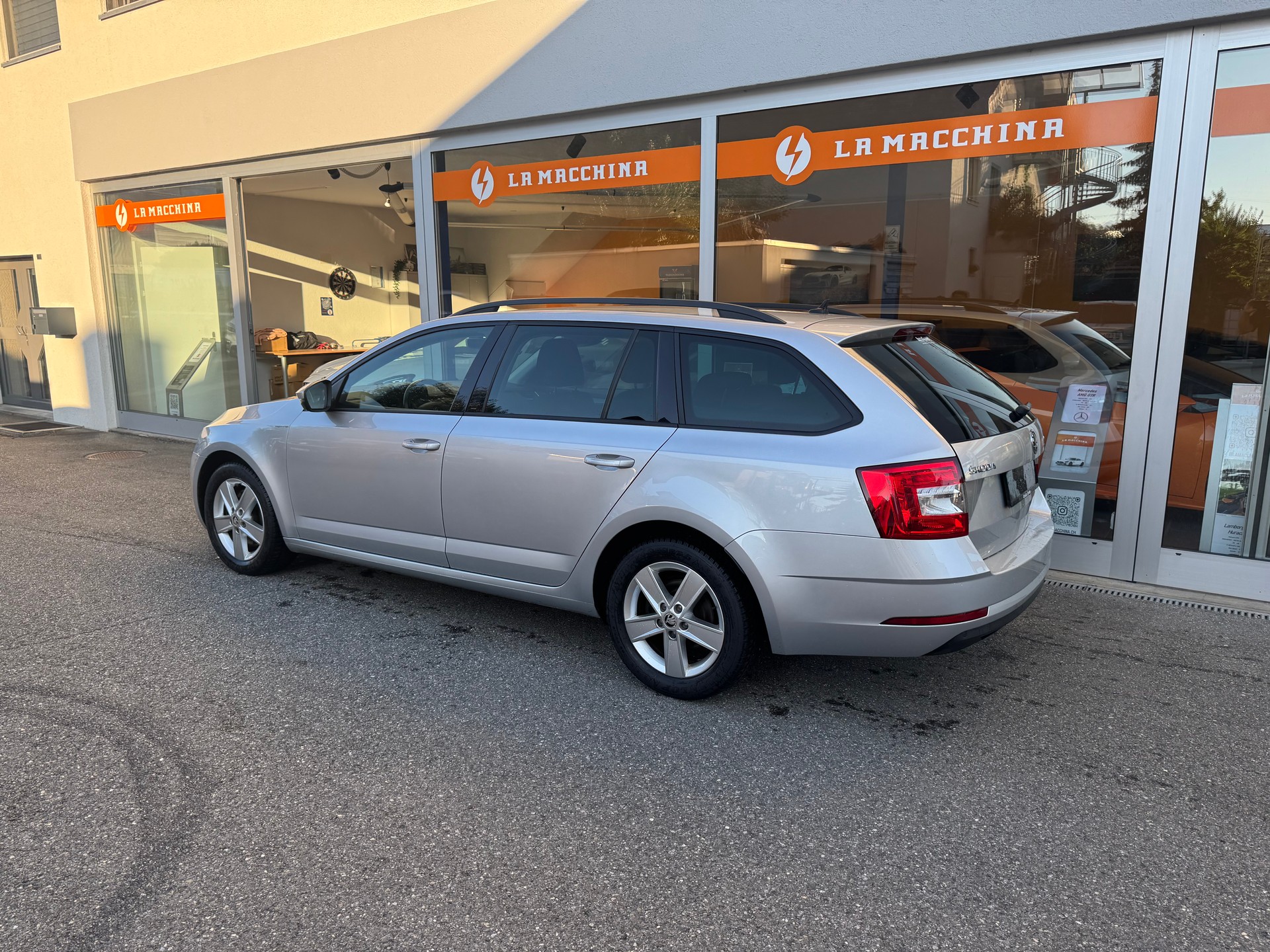 SKODA Octavia Combi 2.0 TDI Style 4x4-showroom-element-2