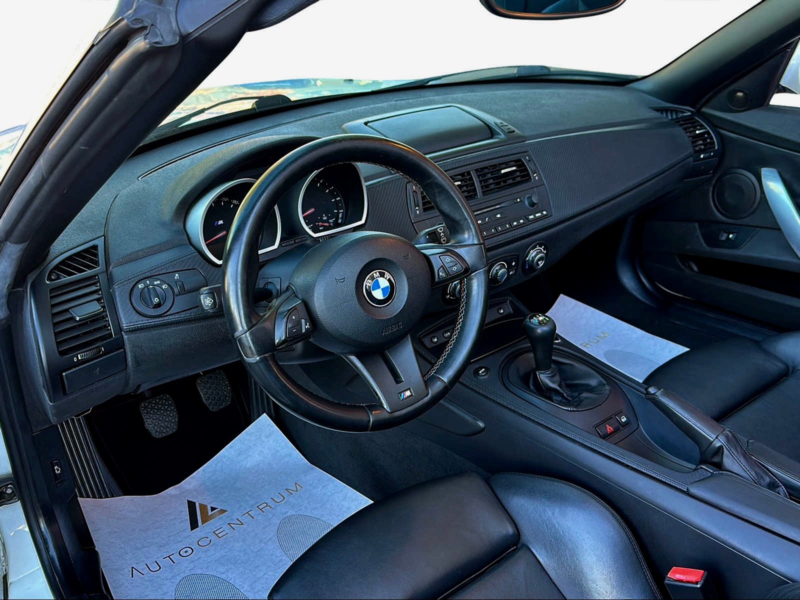 BMW Z4 M Roadster-showroom-element-1