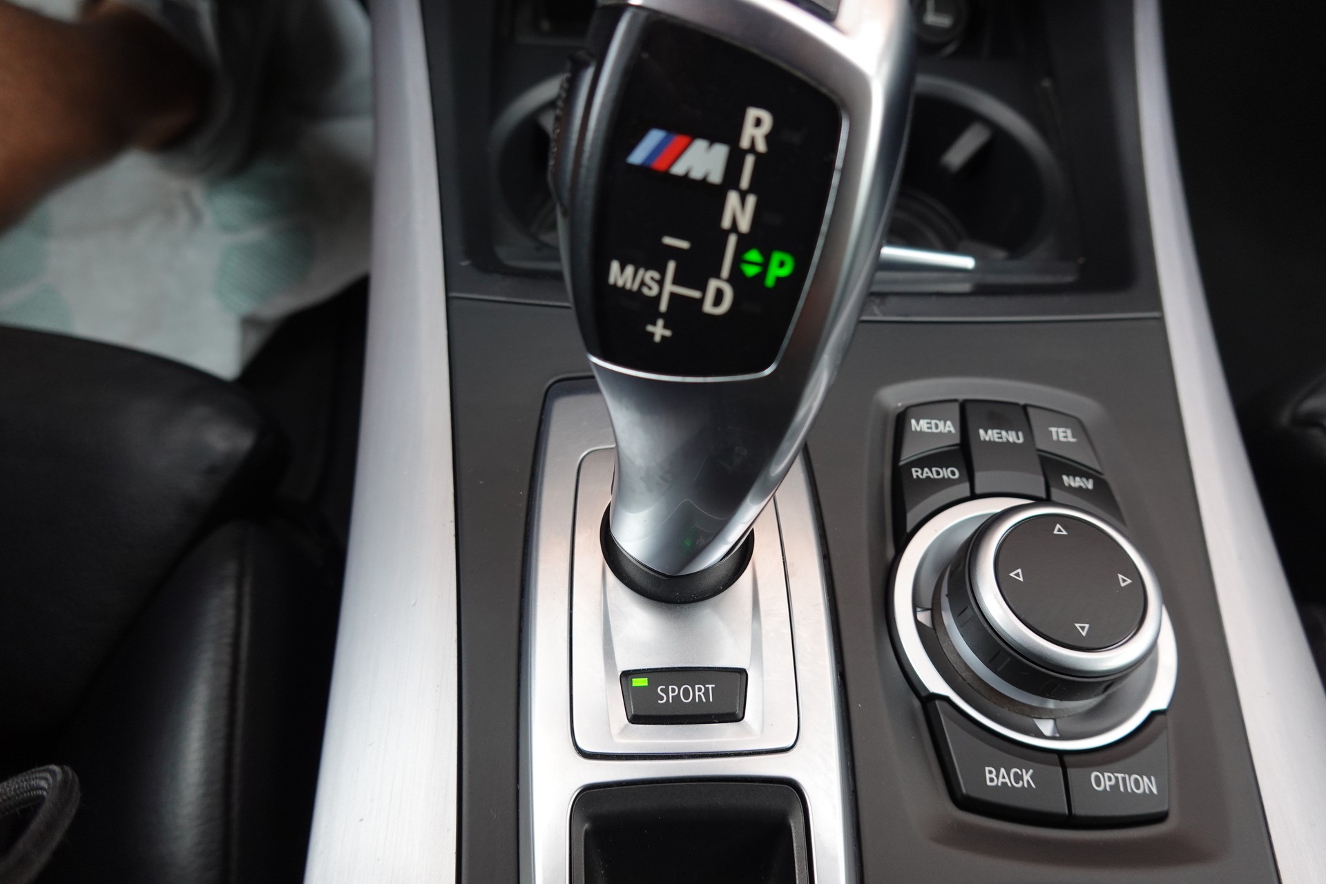 BMW X5 xDrive M50d "* CH Auto * Pack M * Caméra de Recul * Volant M * Sièges Sport Elect. Mém * Navigation Profess *"-image-18