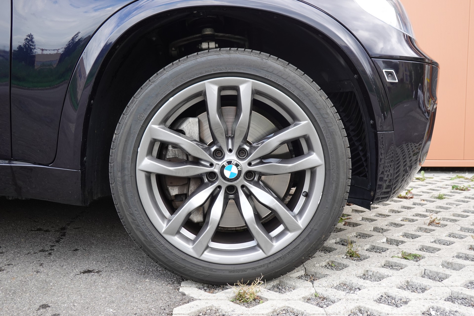 BMW X5 xDrive M50d "* CH Auto * Pack M * Caméra de Recul * Volant M * Sièges Sport Elect. Mém * Navigation Profess *"-image-5