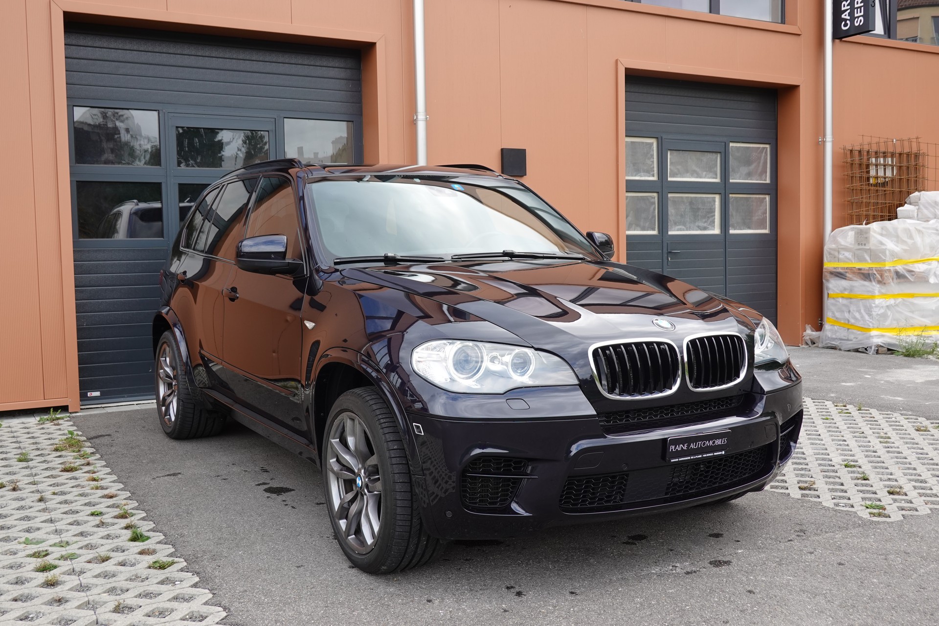 BMW X5 xDrive M50d "* CH Auto * Pack M * Caméra de Recul * Volant M * Sièges Sport Elect. Mém * Navigation Profess *"-showroom-element-2